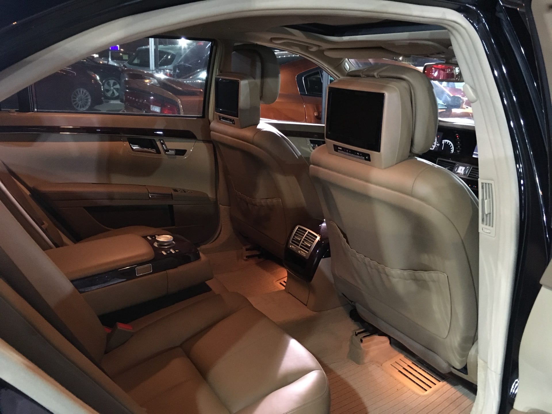 مرسيدس طوافه ملوكيه -S500- ملوكيه ومميزه للبيع.
لا تنسَ أنك شاهدت هذا الإعلان في عنكبوت
مرسيد...