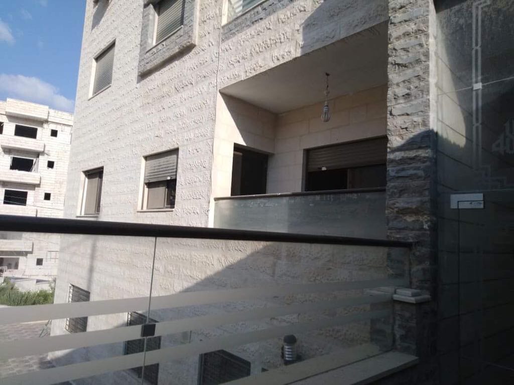 شقة أرضية في مرج الحمام قريبة من دوار الدله للبيع المستعجل جدااااا بسعرررر لقطة
لا تنسَ أنك شاهدت هذا الإعلان في عنكبوت...