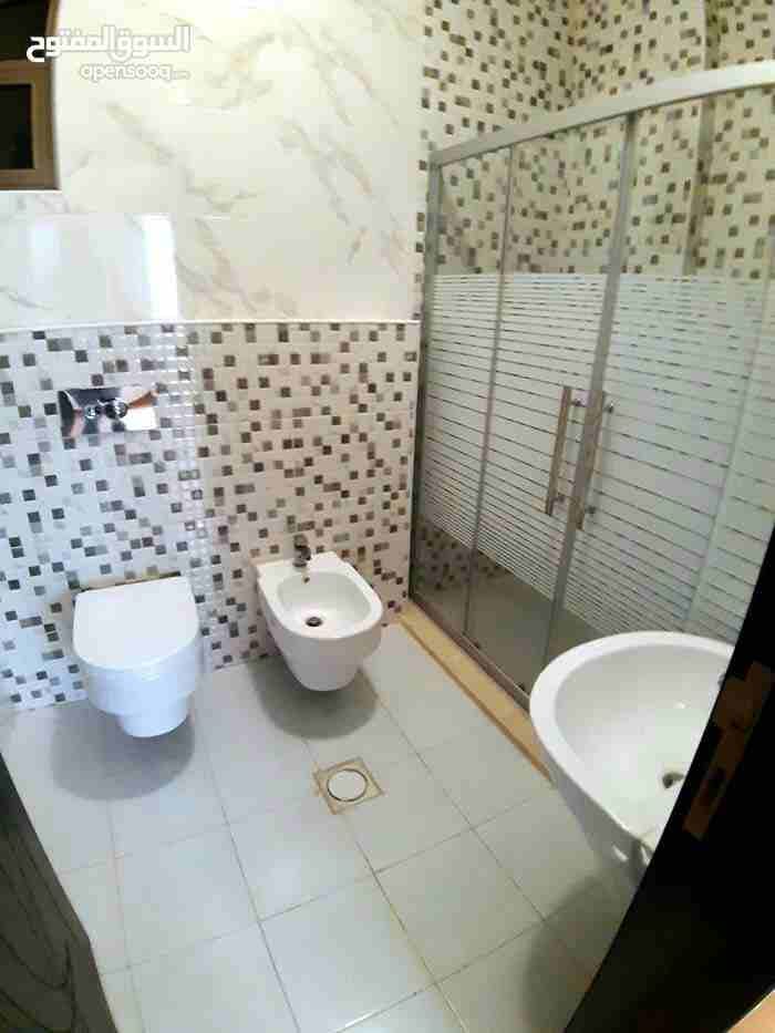 شقه ارضيه للإيجار خلدا لم تسكن
لا تنسَ أنك شاهدت هذا الإعلان في عنكبوت
190 ارضيه على مستوى الشارع...