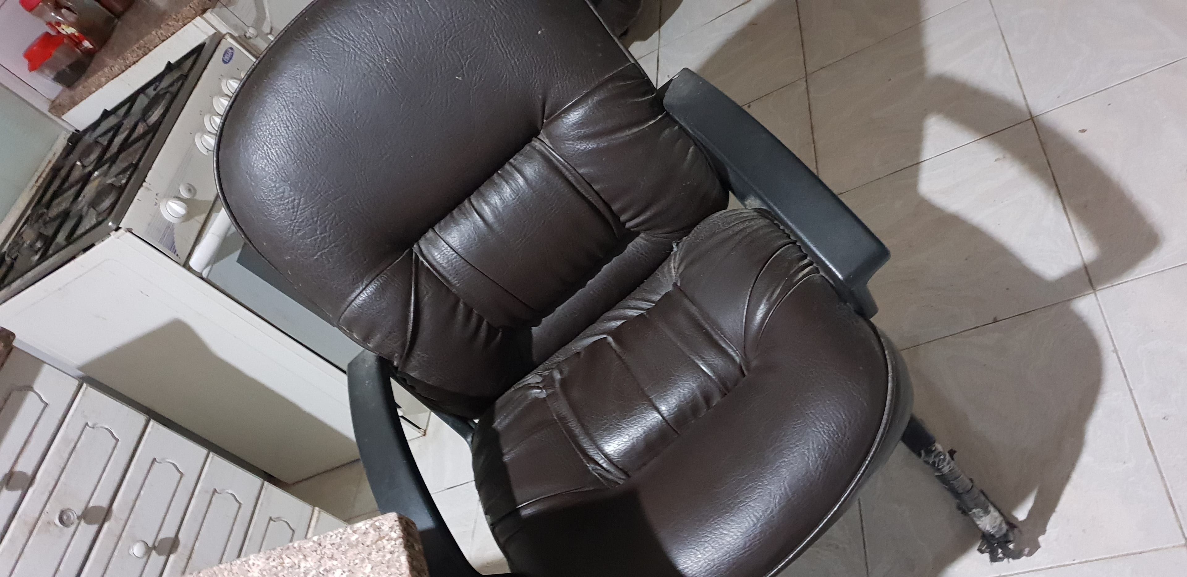 مكتب مدير مع كرسي ومكتب جانبي مع كرسين للبيع
لا تنسَ أنك شاهدت هذا الإعلان في عنكبوت
خشب زان...
