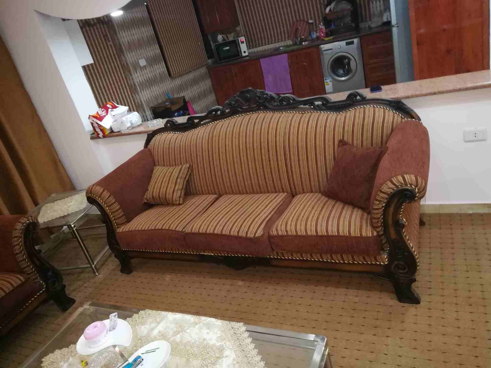 كنب للبيع مع اسكملاتو
لا تنسَ أنك شاهدت هذا الإعلان في عنكبوت
طقم كنب زان بلوط للبيع مع اسكمل...