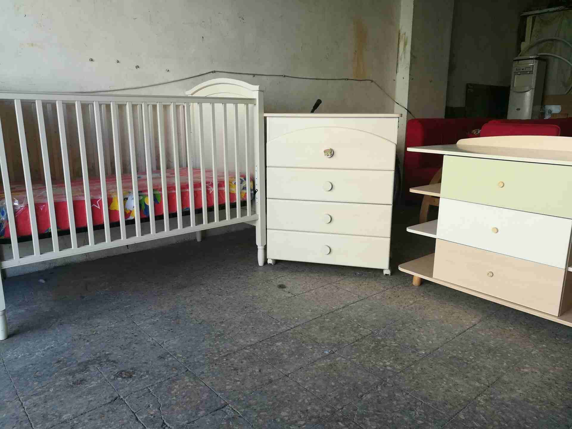 غرفة بيبي للبيع
لا تنسَ أنك شاهدت هذا الإعلان في عنكبوت
مكونه من 3قطع بحالة الجديد...