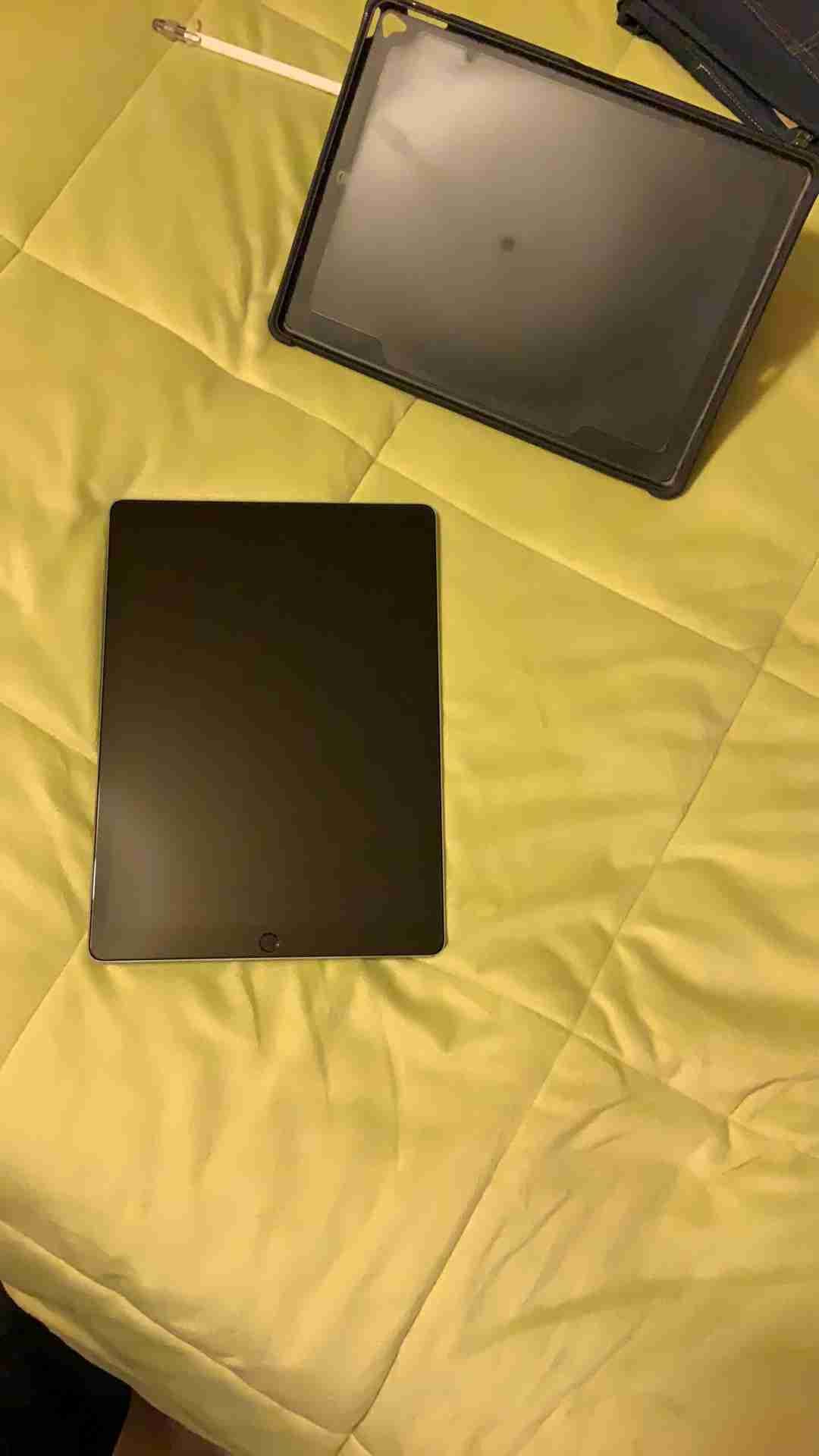 Apple IPad Second generation 12.9 Inch with cover and Apple Pencil
لا تنسَ أنك شاهدت هذا الإعلان في عنكبوت...