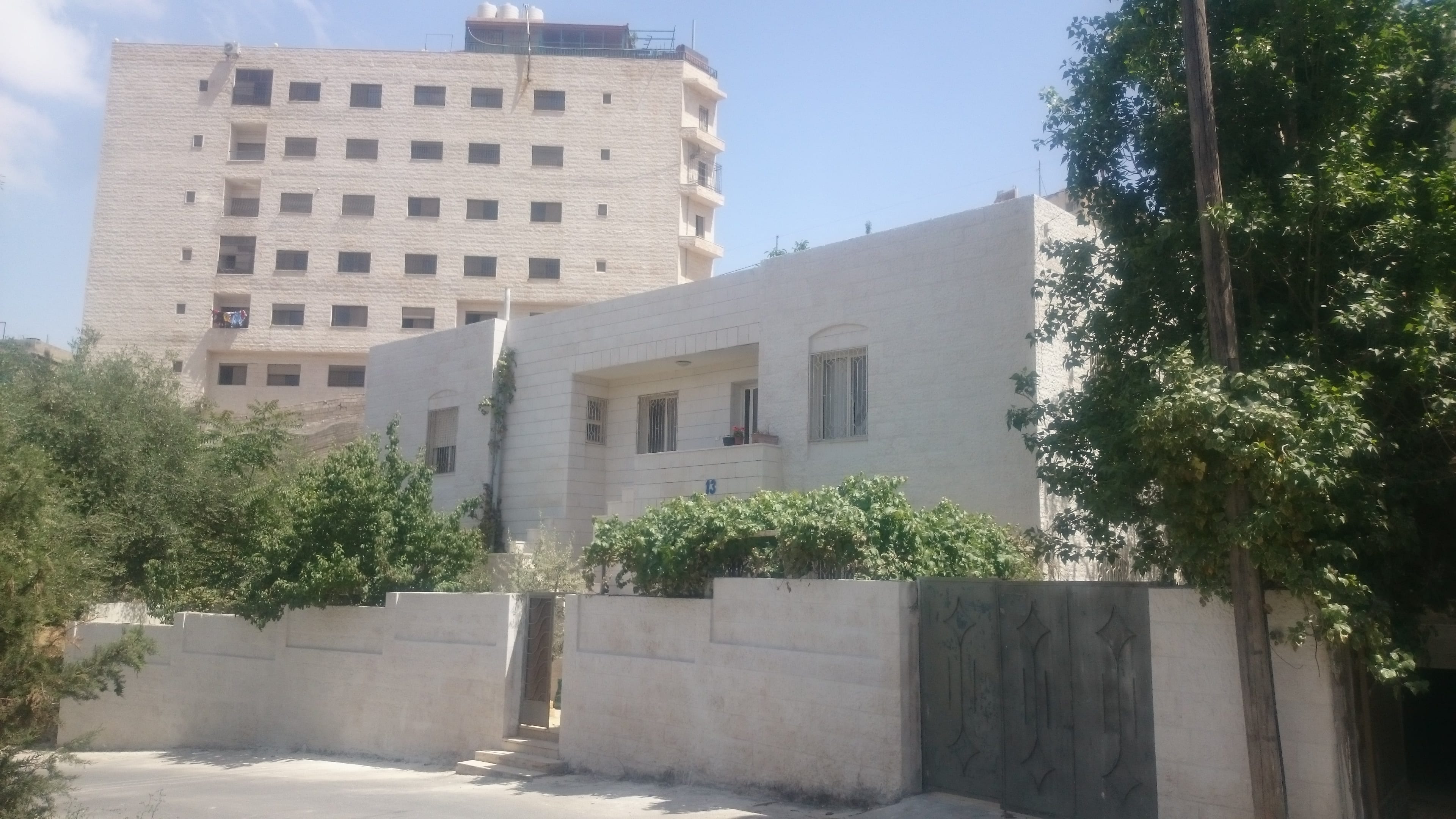 شبه فيلا طابقين للبيع- صويلح
لا تنسَ أنك شاهدت هذا الإعلان في عنكبوت
*طابقين:
-الأول:200 متر...