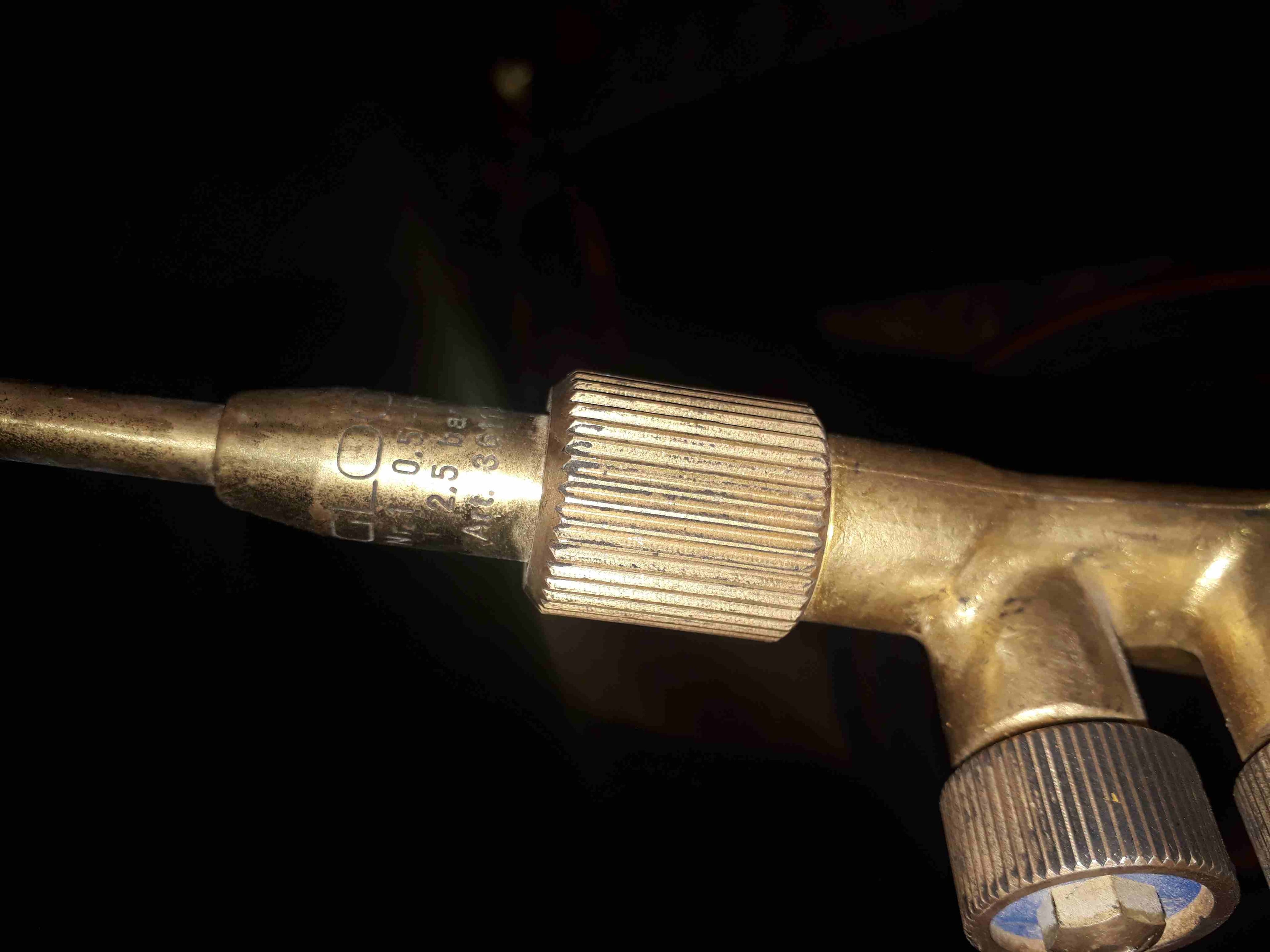 جرة استلين وجرة اكسجين حجم صغير مع كامل القطع اللازمه
لا تنسَ أنك شاهدت هذا الإعلان في عنكبوت
فرد...