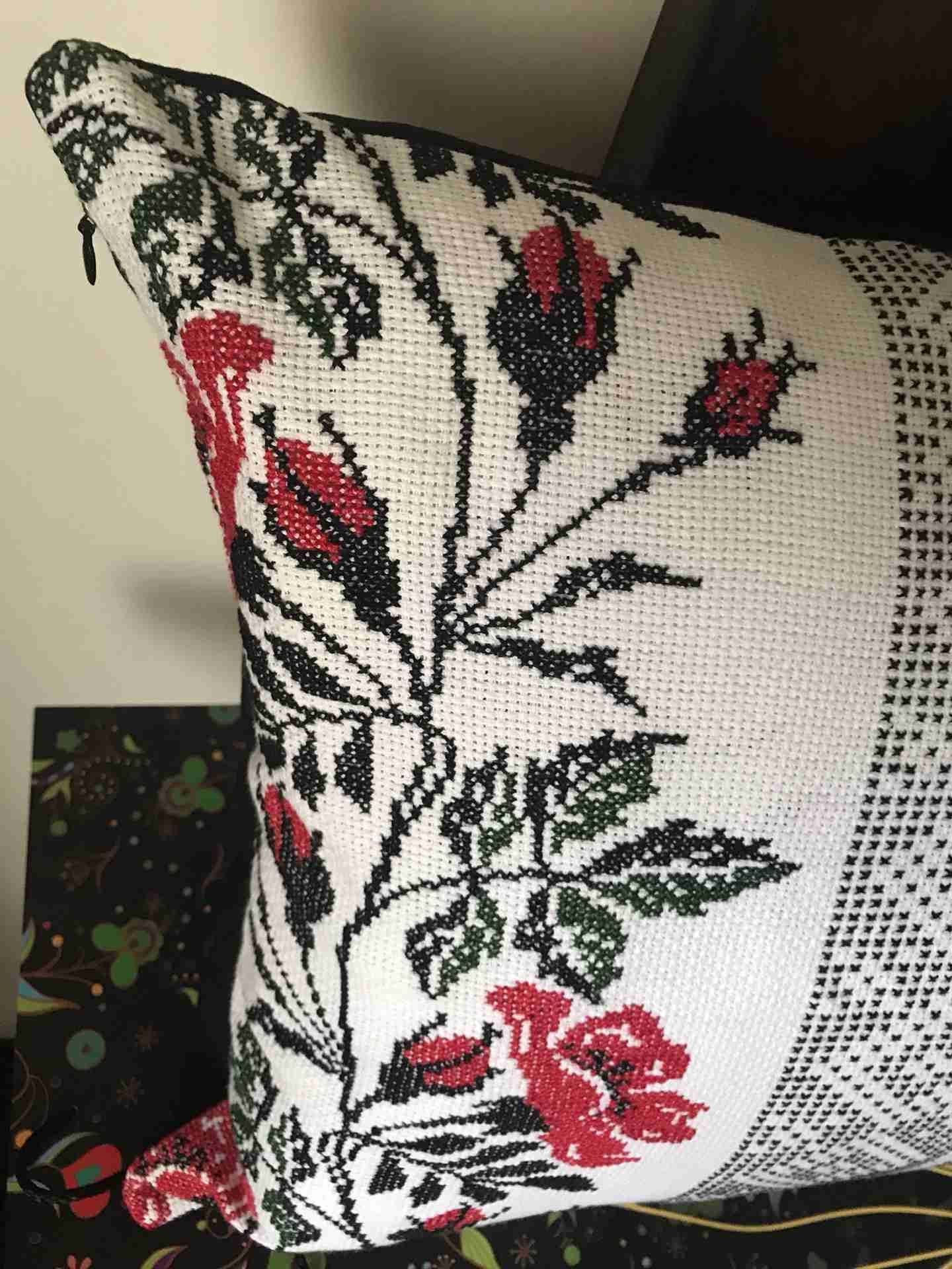 Embroidery cross stitch pillow cover ukranian ethnic pattern
لا تنسَ أنك شاهدت هذا الإعلان في عنكبوت...
