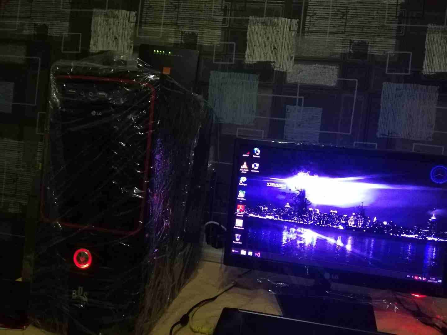 كمبيوتر مكتبي مع شاشة LG بحالة ممتازة للبيع
لا تنسَ أنك شاهدت هذا الإعلان في عنكبوت
كمبيوتر يصلح...