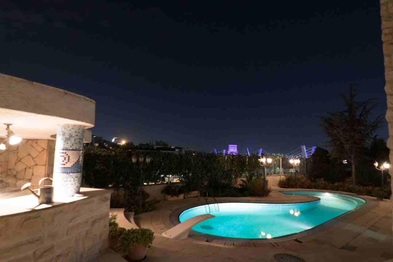Luxury furnished villa for rent * daily, weekly and monthly * in Abdoun
لا تنسَ أنك شاهدت هذا الإعلان في عنكبوت...