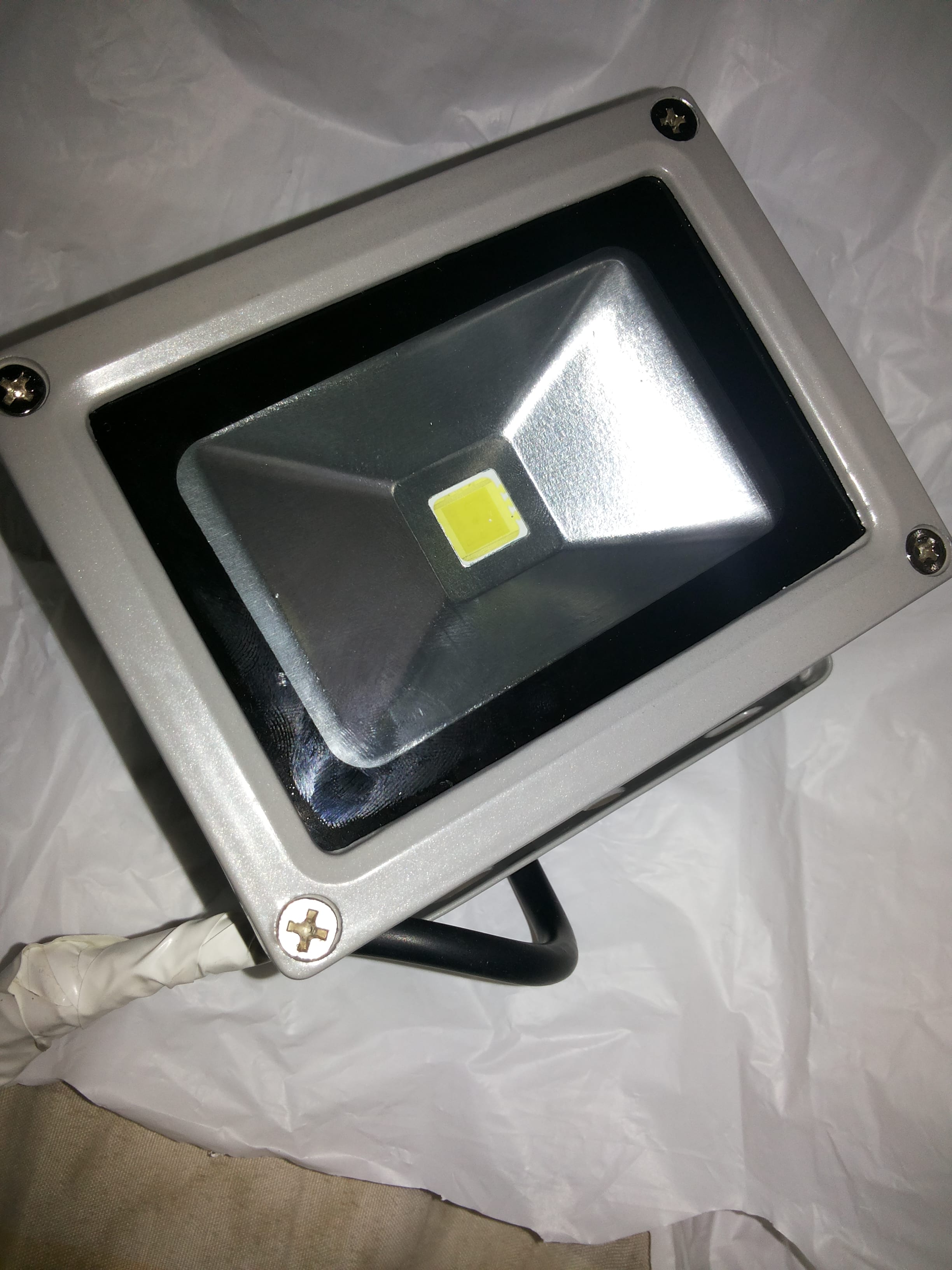 كشف جديد نوع 10w Floodlight
لا تنسَ أنك شاهدت هذا الإعلان في عنكبوت
كشف قوة 10w...