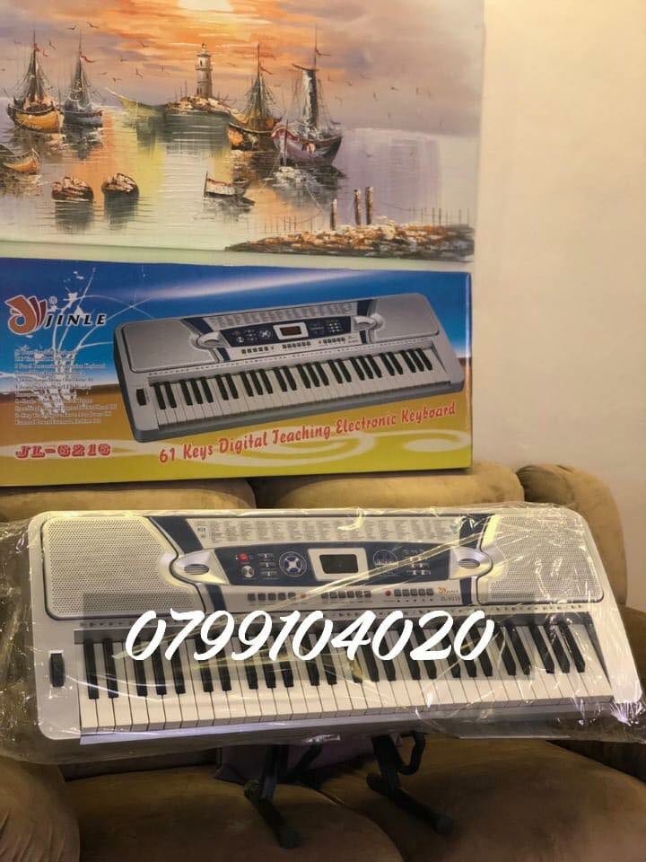بيانو جديد فخم جدا جديد بالكرتونه مسكر 290 لحن ونغمات كامله له مداخل هاتف ومكرفون ومداخل
لا تنسَ أنك شاهدت هذا الإعلان في عنكبوت...