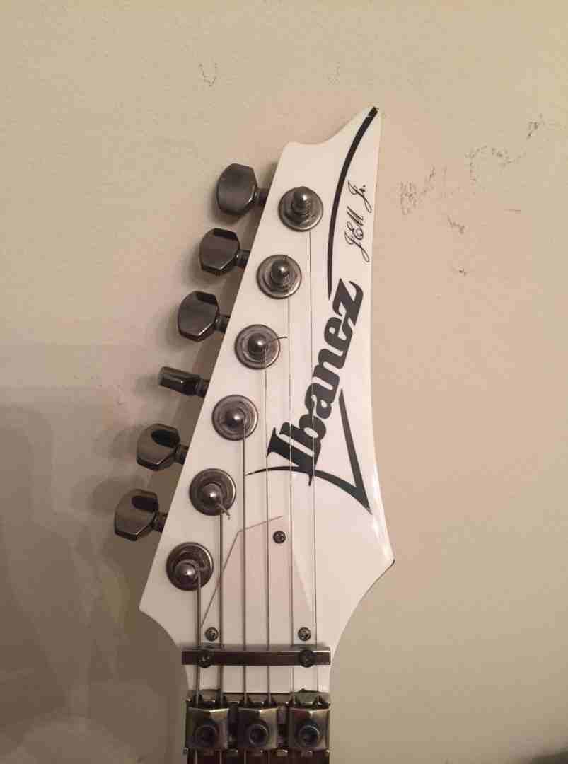 Ibanez JEM 555 / جيتار
لا تنسَ أنك شاهدت هذا الإعلان في عنكبوت
اليكترك جيتار Ibanez Ibanez JEM 55...