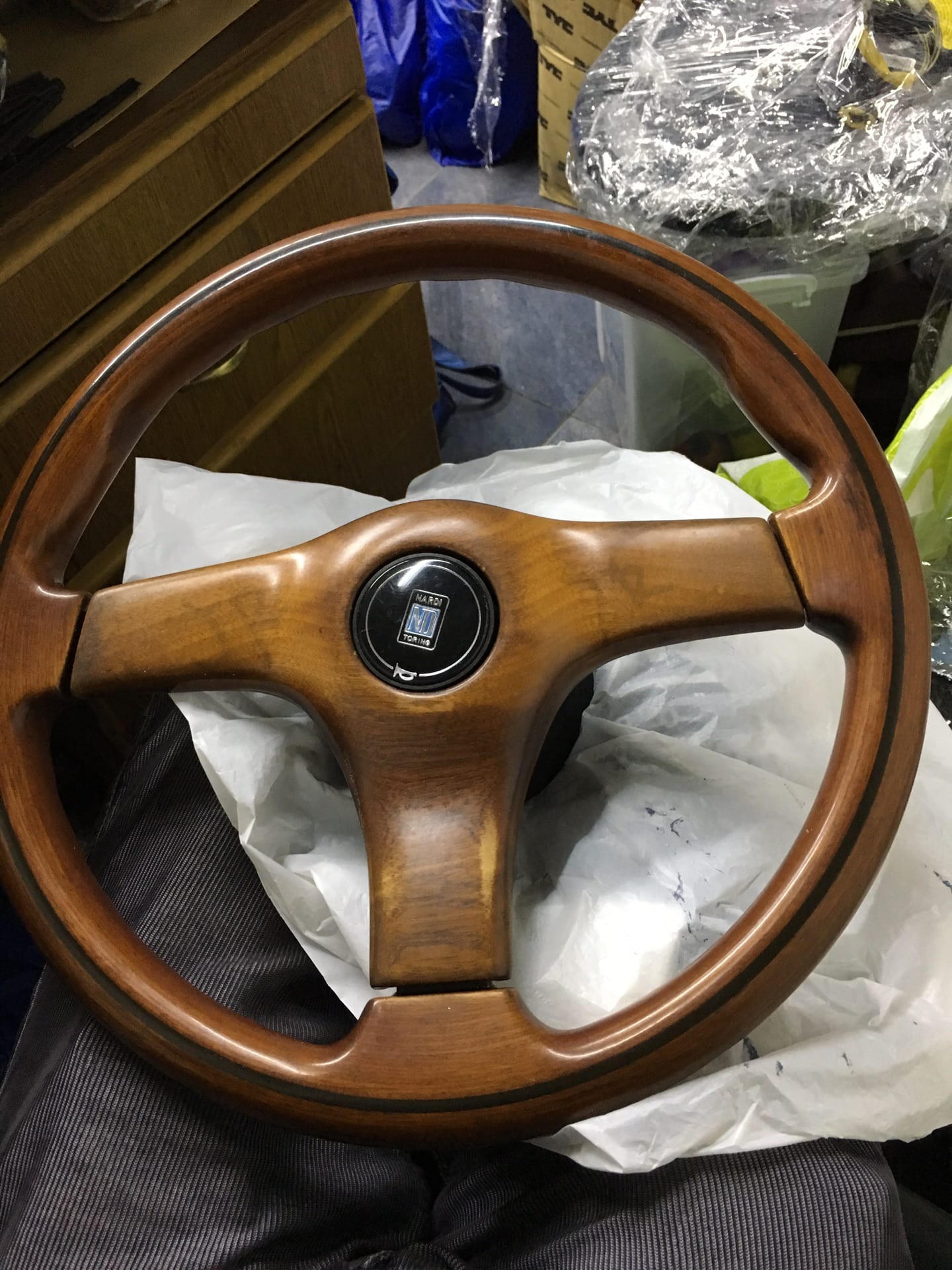 ستيرنج ناردي Nardi ايطالي أصلي خشب جوز أصلي وكالة مع بوكس أصلي
لا تنسَ أنك شاهدت هذا الإعلان في عنكبوت...