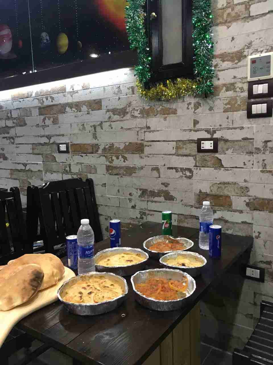 مطعم شاورما وبيتزا وسناكات للبيع
لا تنسَ أنك شاهدت هذا الإعلان في عنكبوت
مطعم بيتزا وشاورما و...