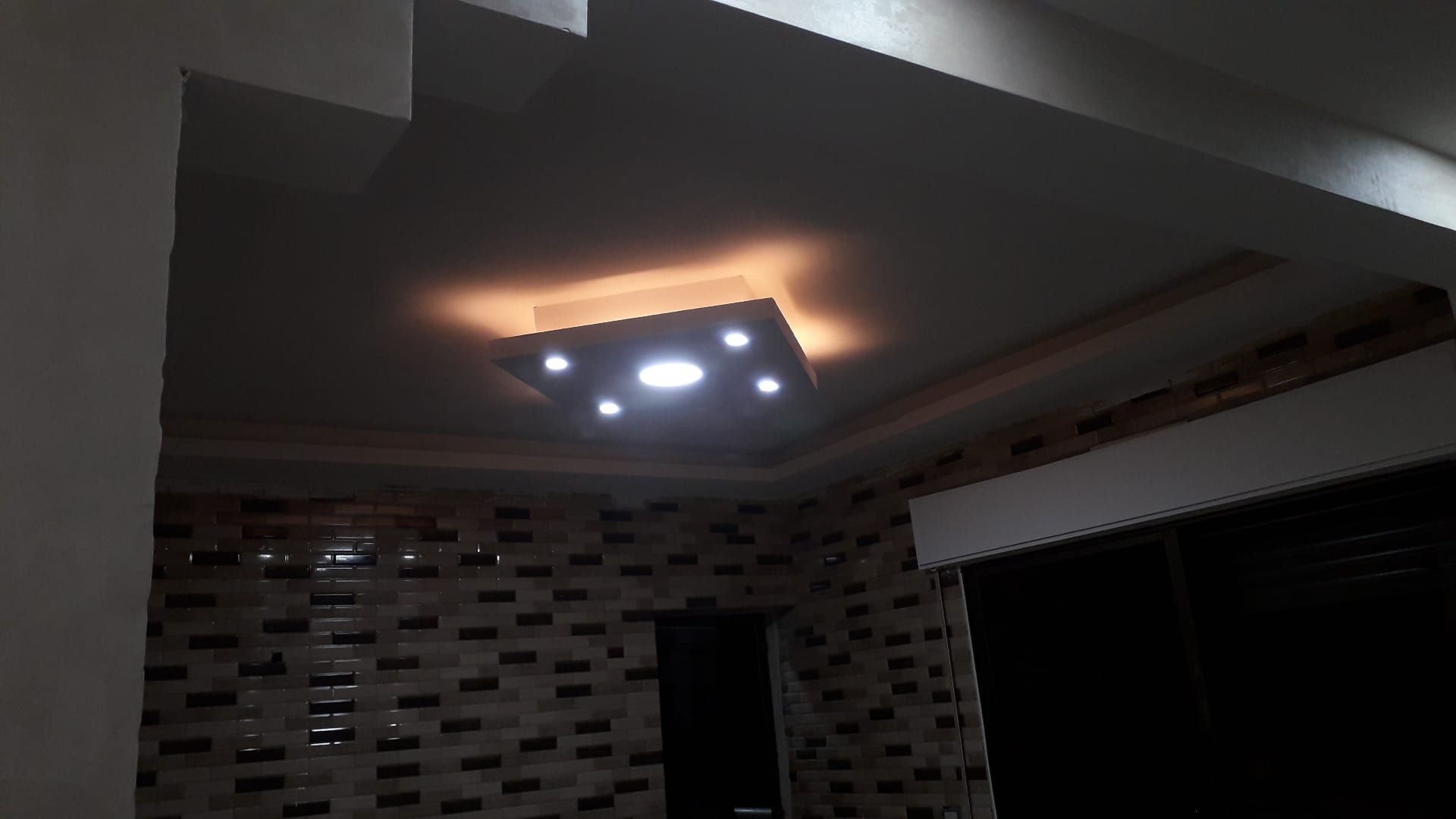 كهربائي منازل وصيانة الأعطال المفاجئة خدمة 24ساعه 0798917956
لا تنسَ أنك شاهدت هذا الإعلان في عنكبوت...
