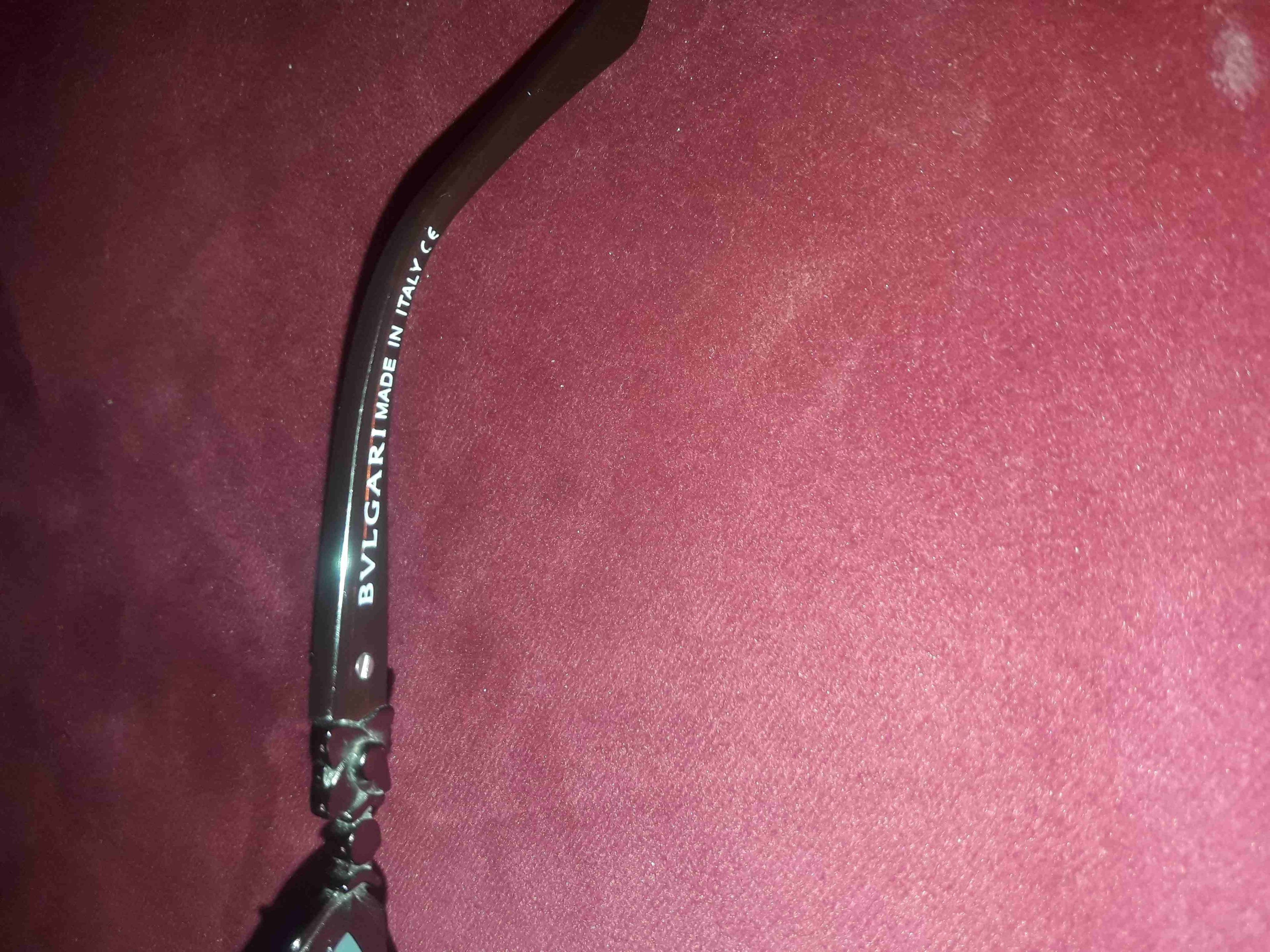 نظارة بولجري bvlgari ايطالية اصلية
لا تنسَ أنك شاهدت هذا الإعلان في عنكبوت
كما هو موضح بالصور اصل...
