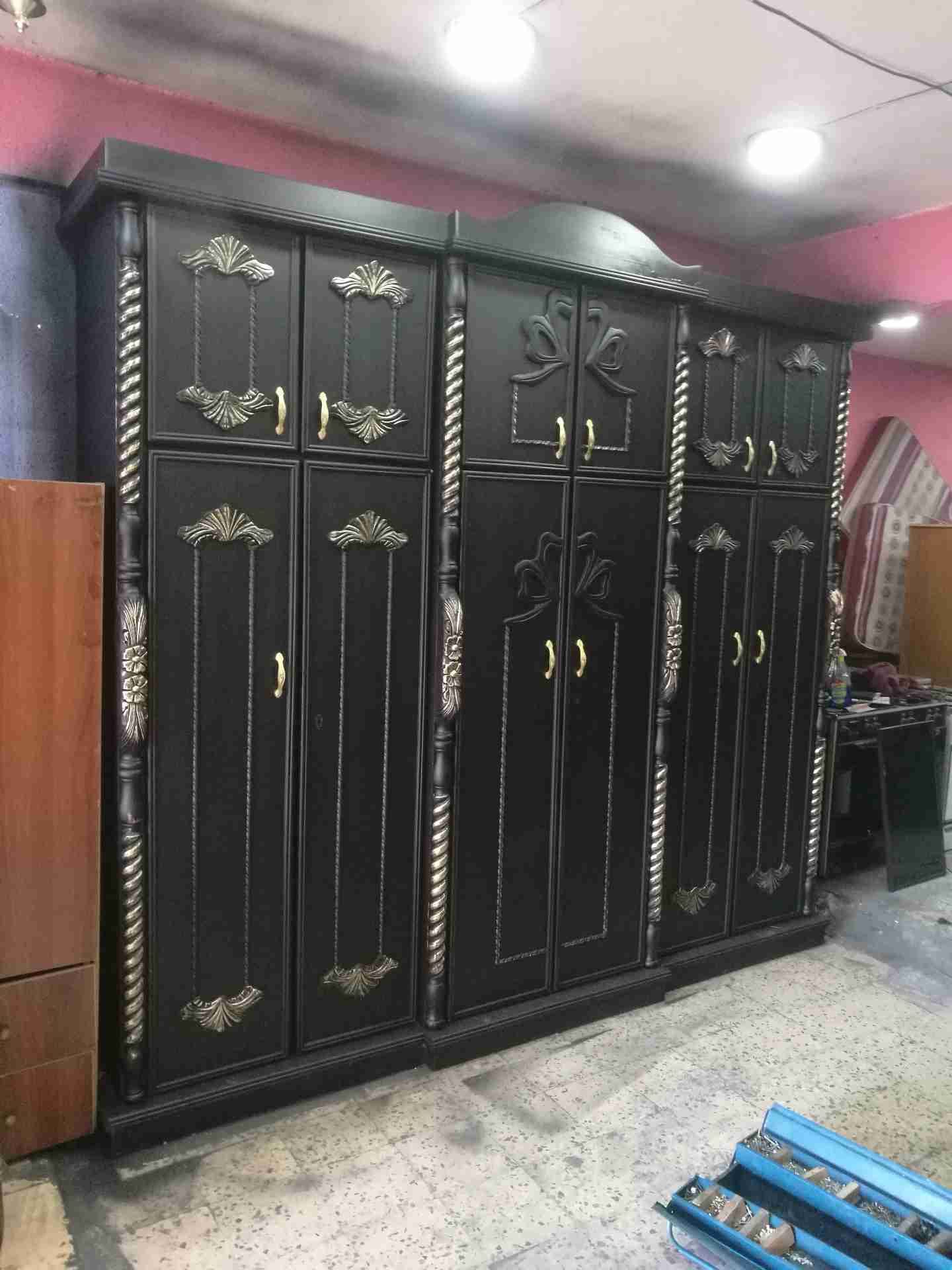 غرفة نوم شبه جديده استعمال خفيف لون اسود و ذهبي لاتيه 18بحاله الوكالة
لا تنسَ أنك شاهدت هذا الإعلان في عنكبوت...