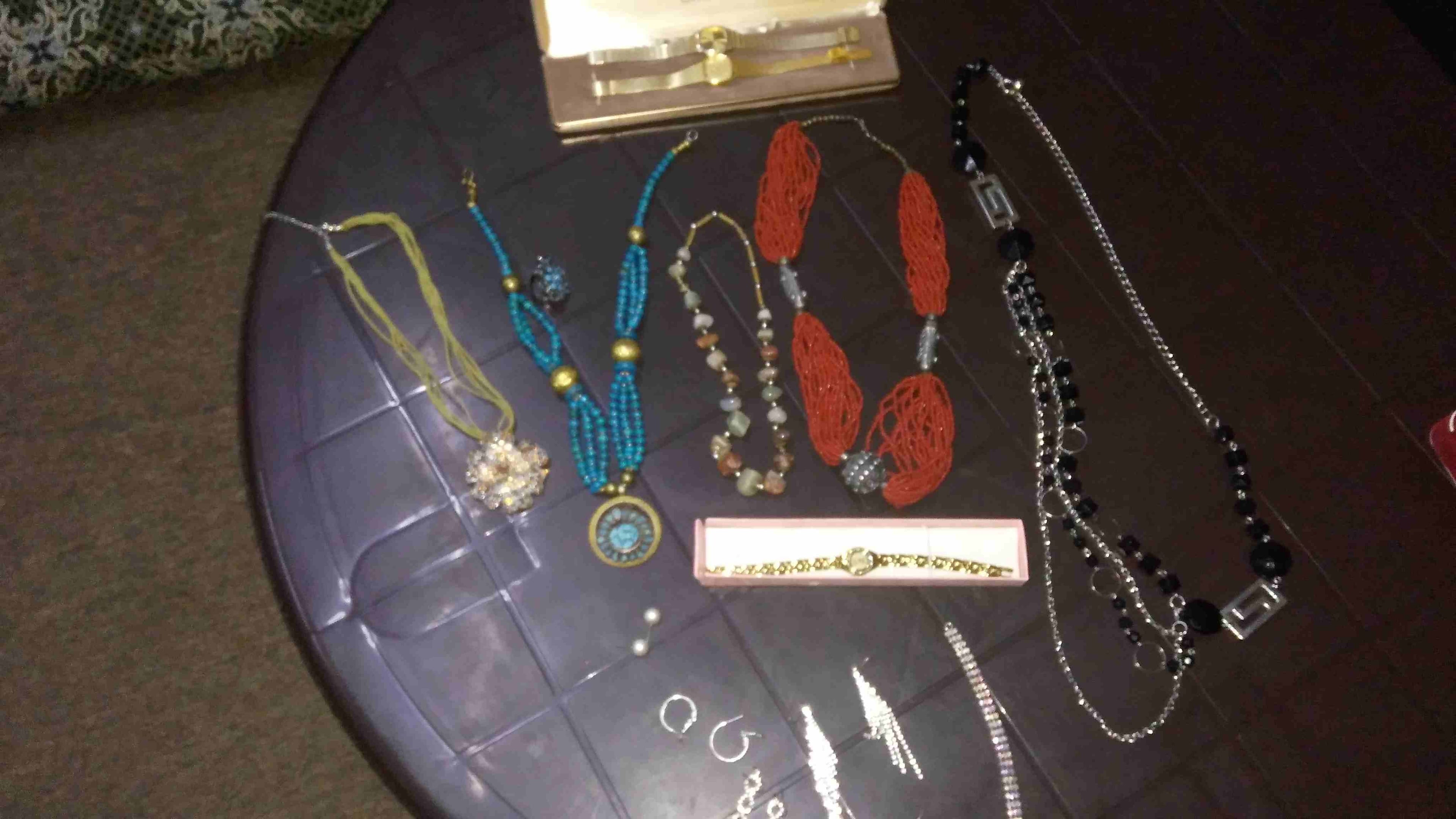 اكسسوارات
لا تنسَ أنك شاهدت هذا الإعلان في عنكبوت
سناسيل وحلق وساعات للبيع .. التفاصيل الاتصال عا...