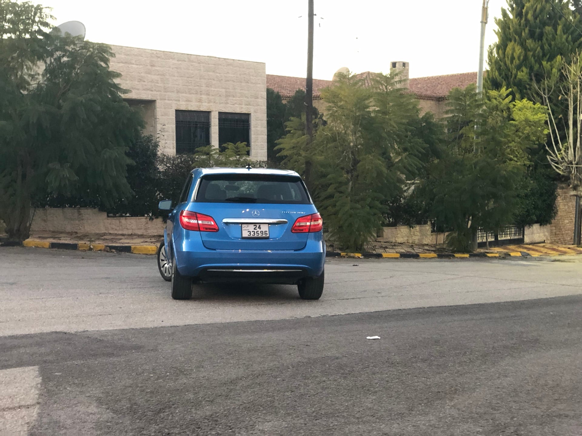 مرسيدس كهرباء Mercedes B Class
لا تنسَ أنك شاهدت هذا الإعلان في عنكبوت
B250
كهربائية
لون ازرق...