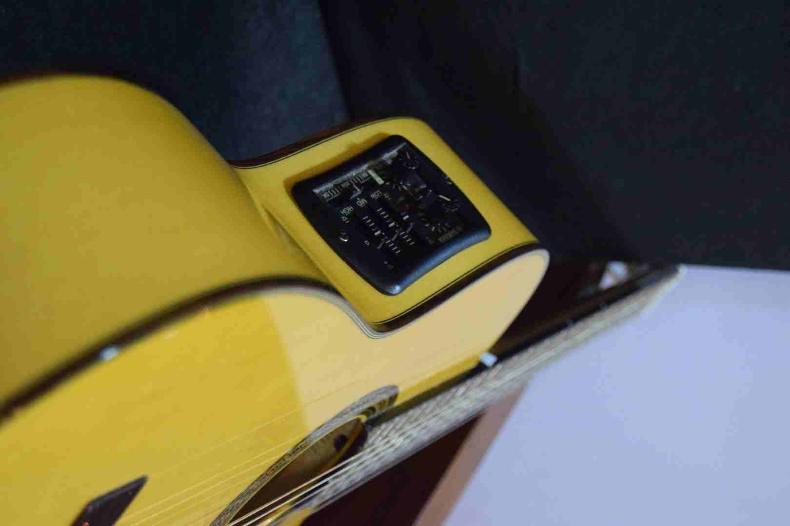 Guitar Acoustic -YAMAHA جيتار كلاسيك
لا تنسَ أنك شاهدت هذا الإعلان في عنكبوت
الموديل: CGX171SCF...