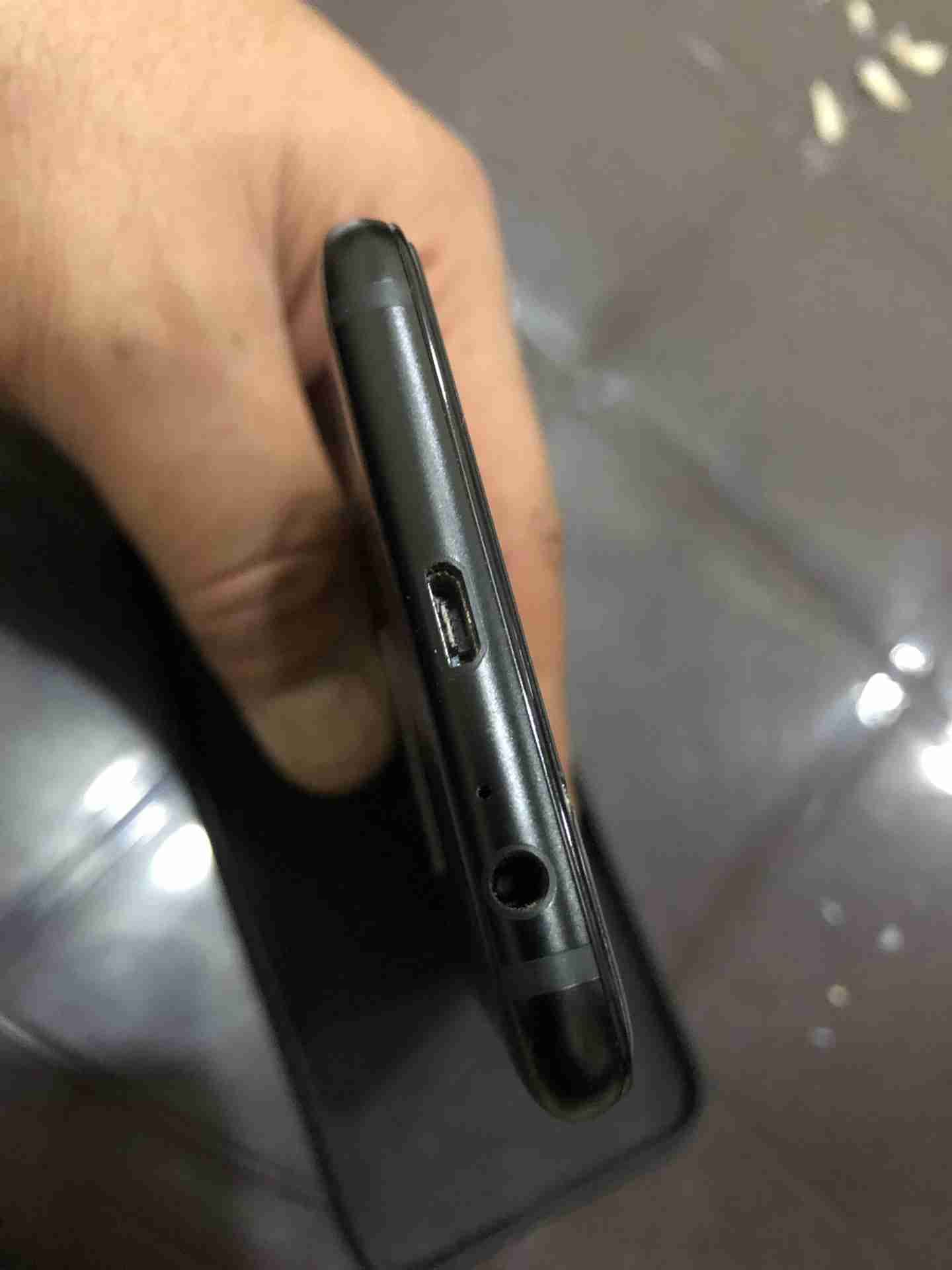 a6 Samsung Galaxy
لا تنسَ أنك شاهدت هذا الإعلان في عنكبوت
With carton, charger, earphone and...