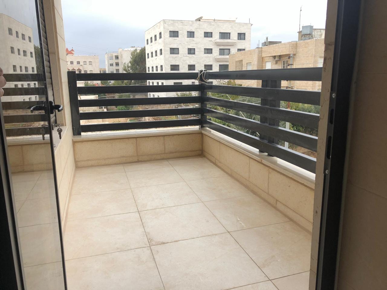 شقق فاخرة في اجمل مناطق مرج الحمام على طريق المطار
لا تنسَ أنك شاهدت هذا الإعلان في عنكبوت
شق...