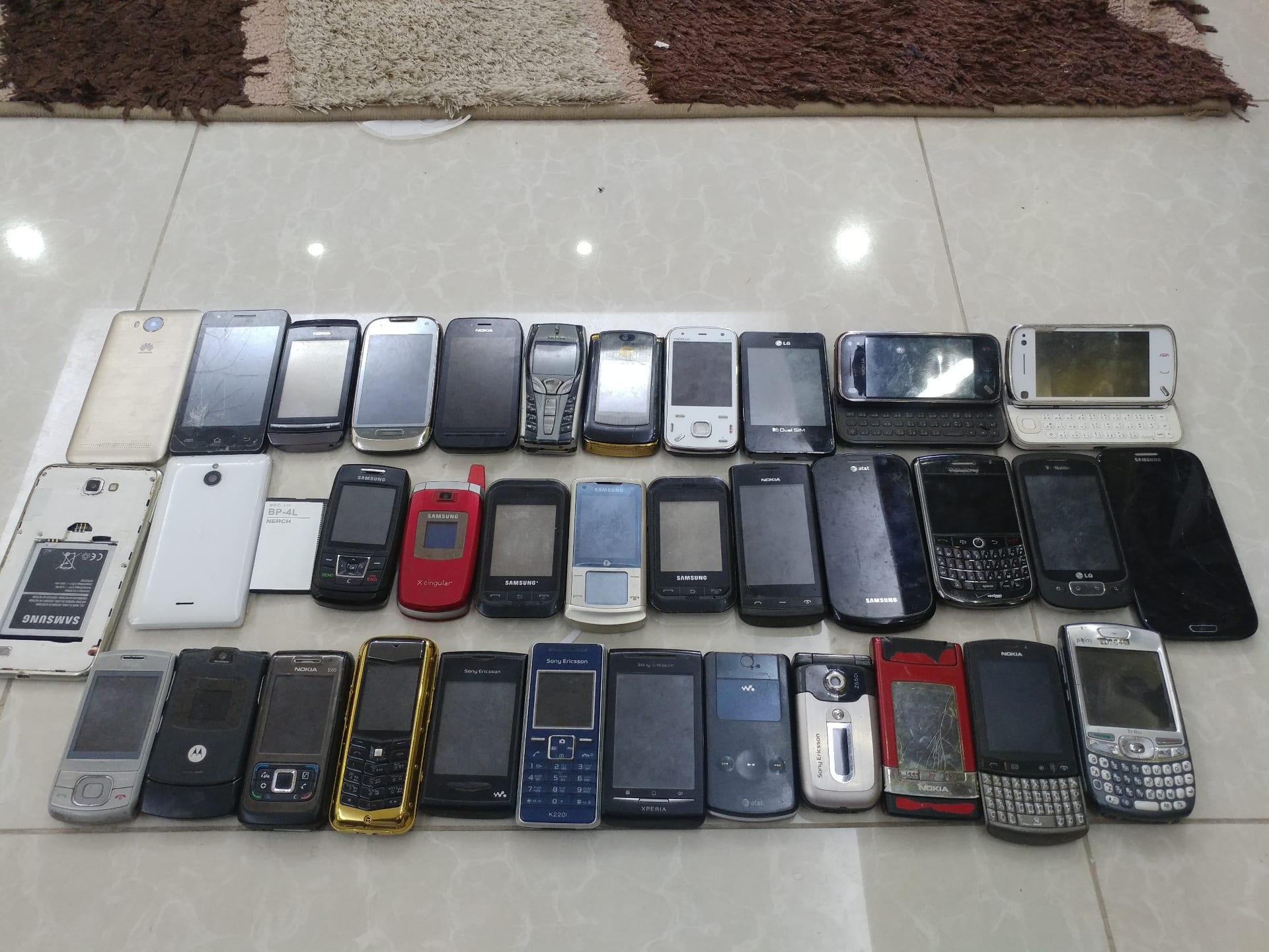احهزه قديمه كوم
لا تنسَ أنك شاهدت هذا الإعلان في عنكبوت
احهزه قديمه كوم...