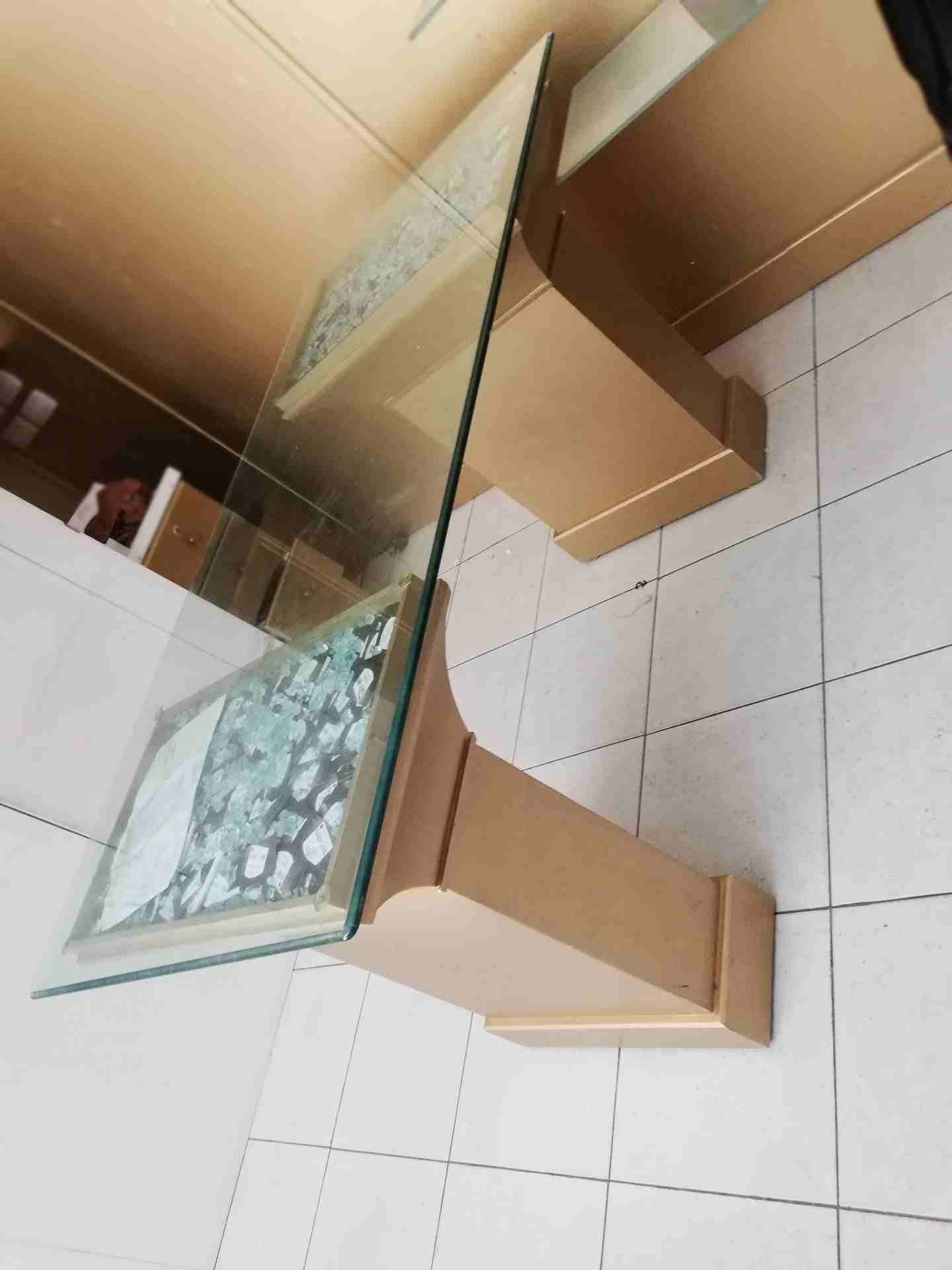 ديكور محل ملابس
لا تنسَ أنك شاهدت هذا الإعلان في عنكبوت
ملكانات مكتب ستاندات كاونترات مكت...