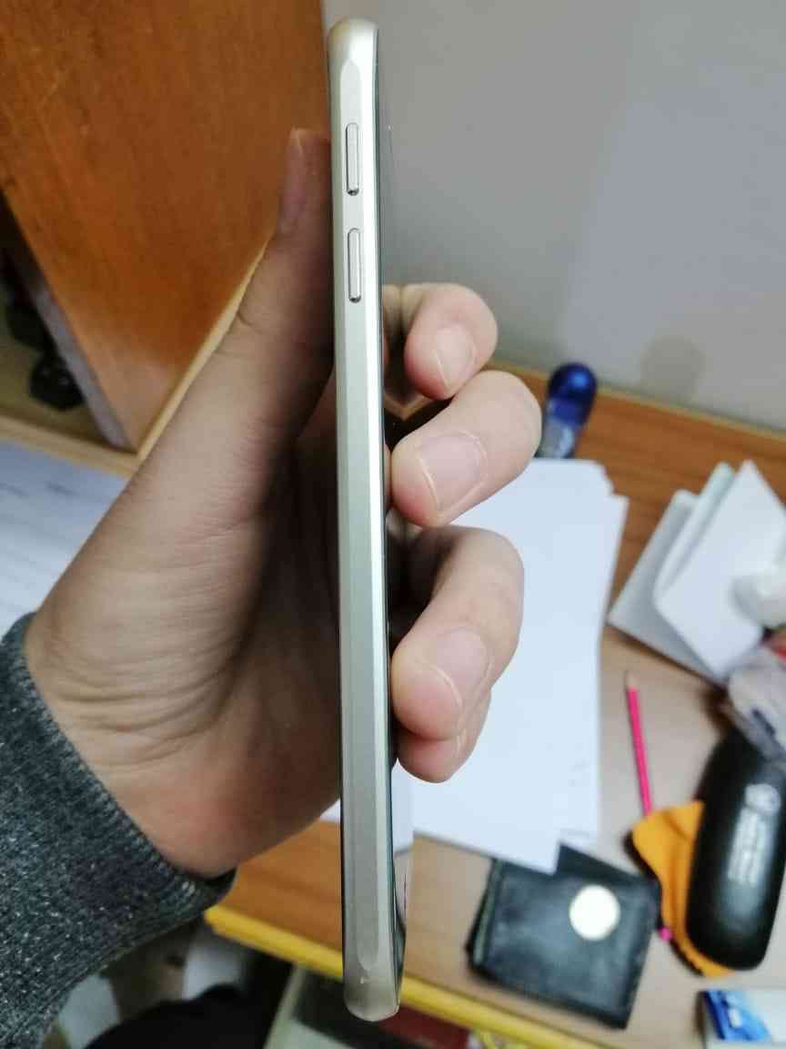 سامسونج اس 6 S6 لون ذهبي نفس الوكاااله معه كل اغراضه للبيع او للبدل
لا تنسَ أنك شاهدت هذا الإعلان في عنكبوت...