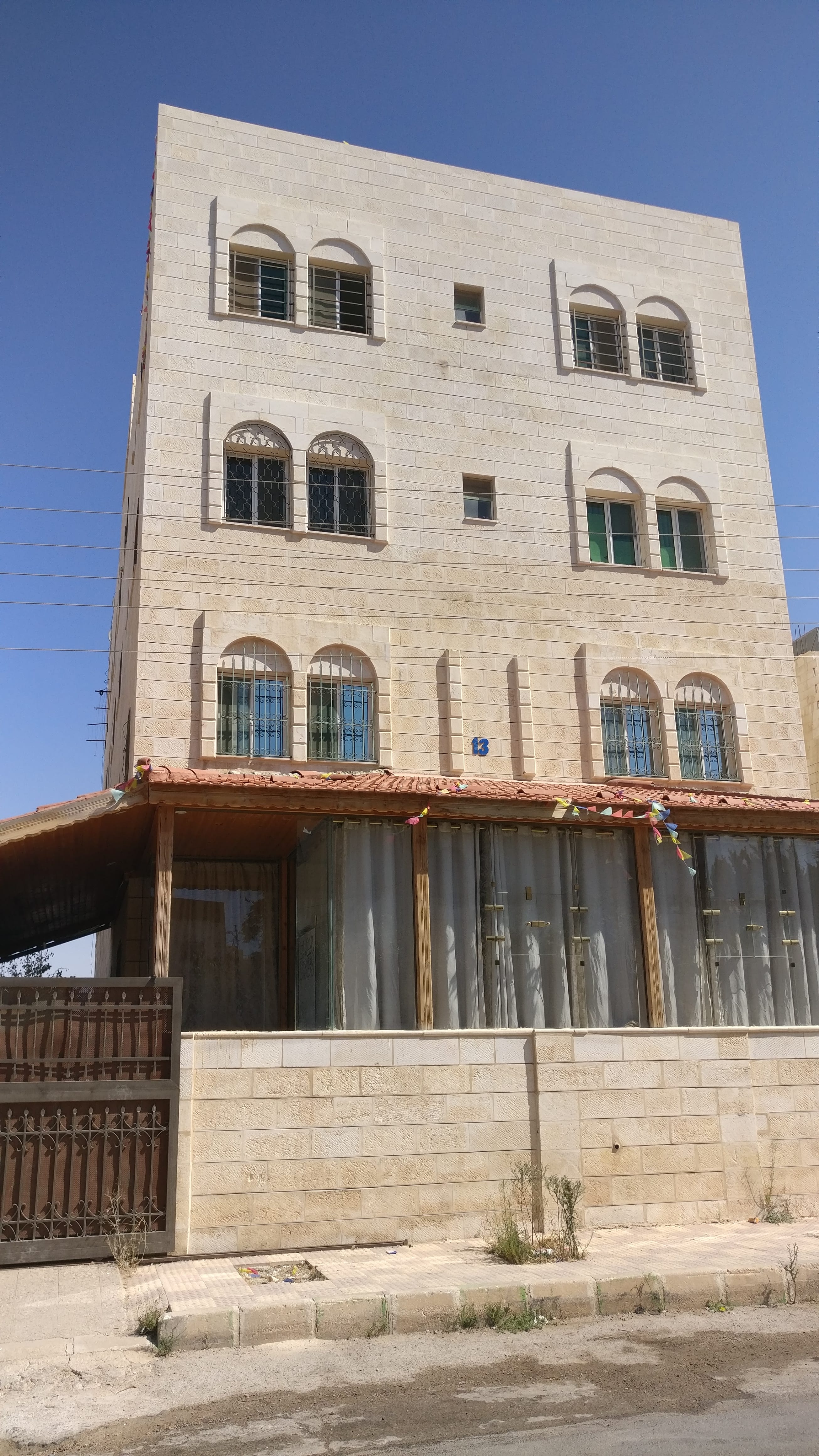 Abu Alanda apartment for rent with 5 rooms
لا تنسَ أنك شاهدت هذا الإعلان في عنكبوت
شقق فاخرة...