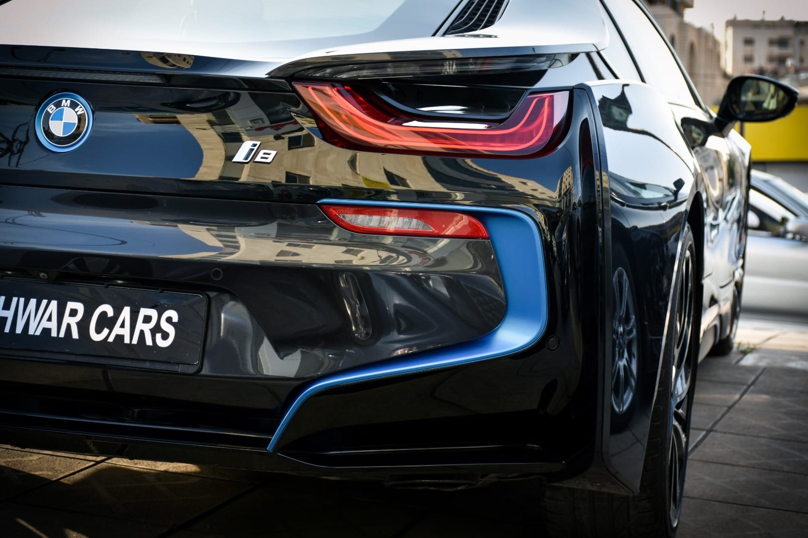 بي ام دبليو اي 8 2014 BMW i8 eDrive
لا تنسَ أنك شاهدت هذا الإعلان في عنكبوت
بي ام دبليو اي 8...