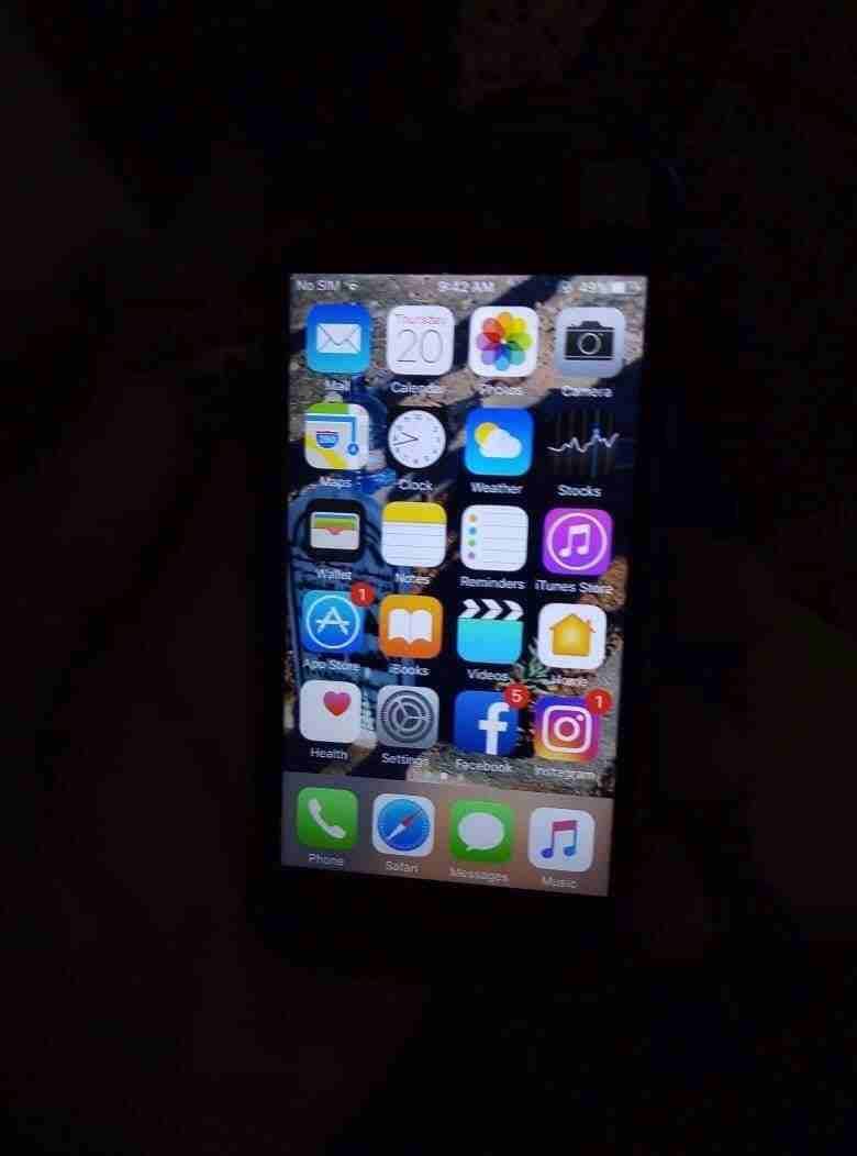 iPhone 5
لا تنسَ أنك شاهدت هذا الإعلان في عنكبوت
الجهاز 16قيقا
معو الشاحن بس
طبعاً موضح بالصور...