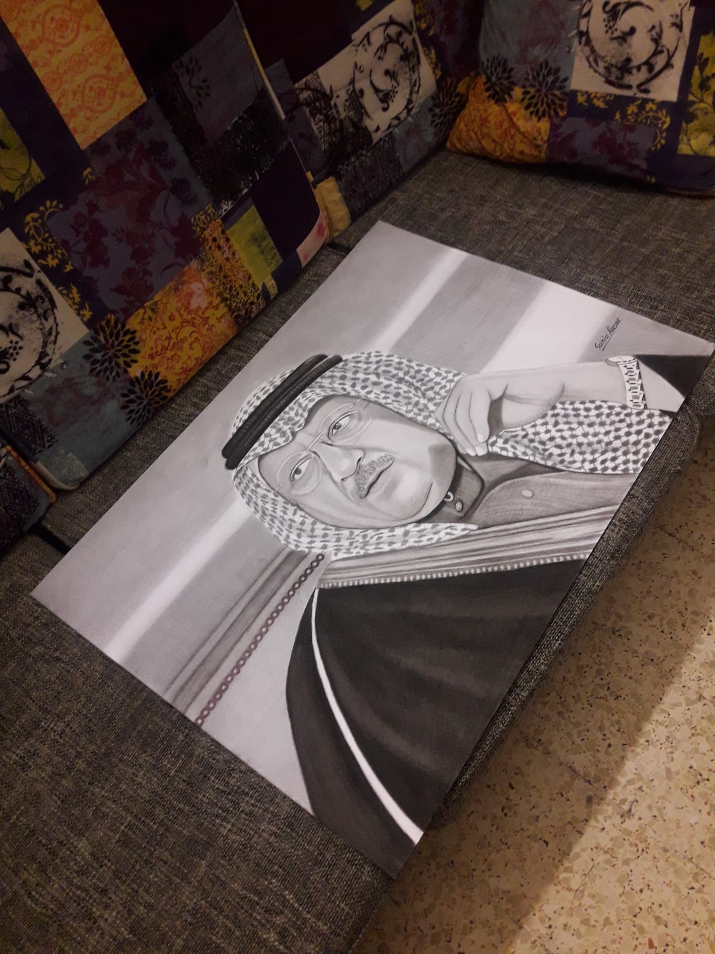 رسم شخصيات بالفحم
لا تنسَ أنك شاهدت هذا الإعلان في عنكبوت
ارسم صورتك بالفحم او صورة شخص عزيز...