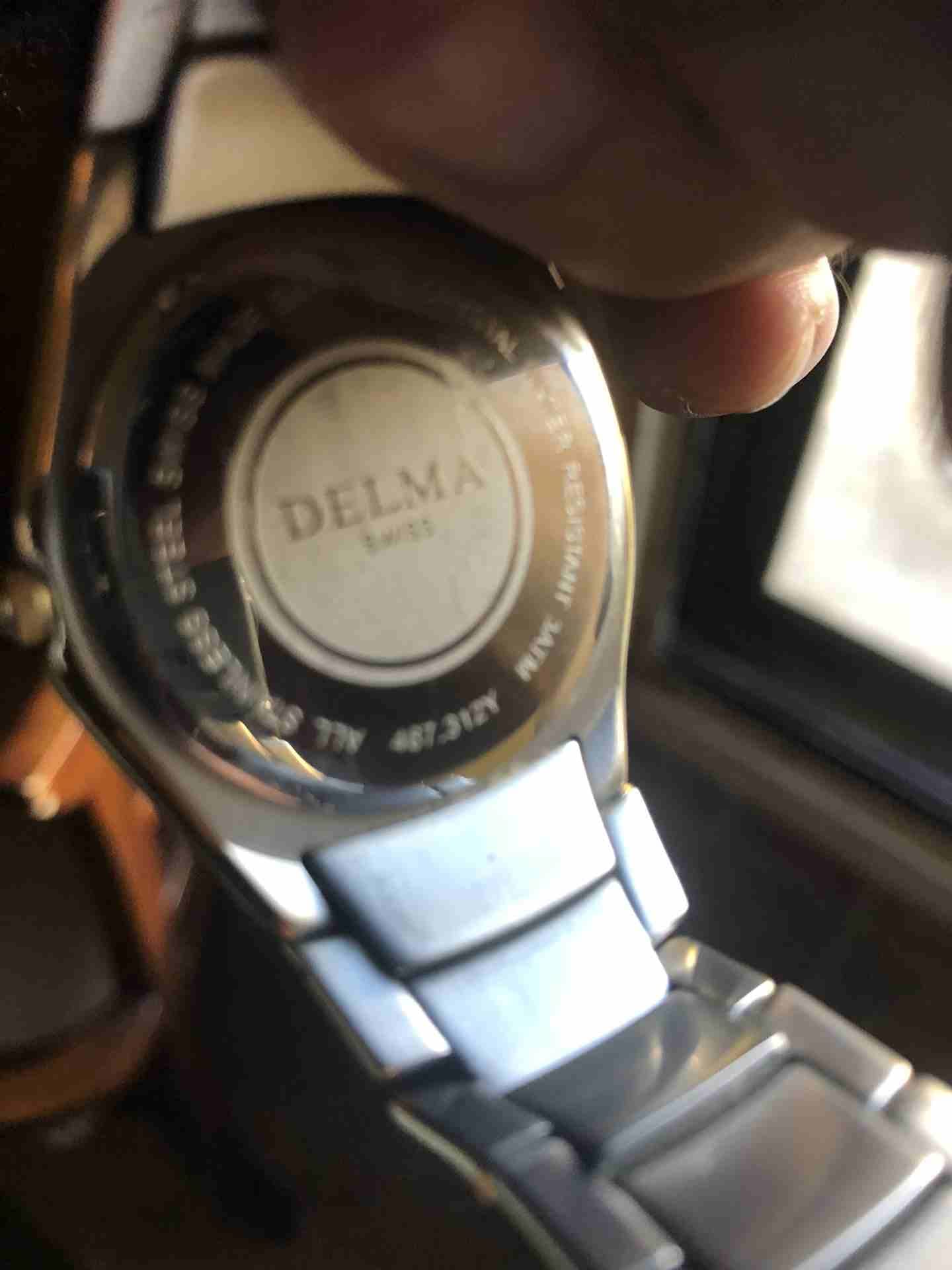 Delma Swis Watch
لا تنسَ أنك شاهدت هذا الإعلان في عنكبوت
ساعه سويسريه اصليه ماركة Delma ساعه جميل...