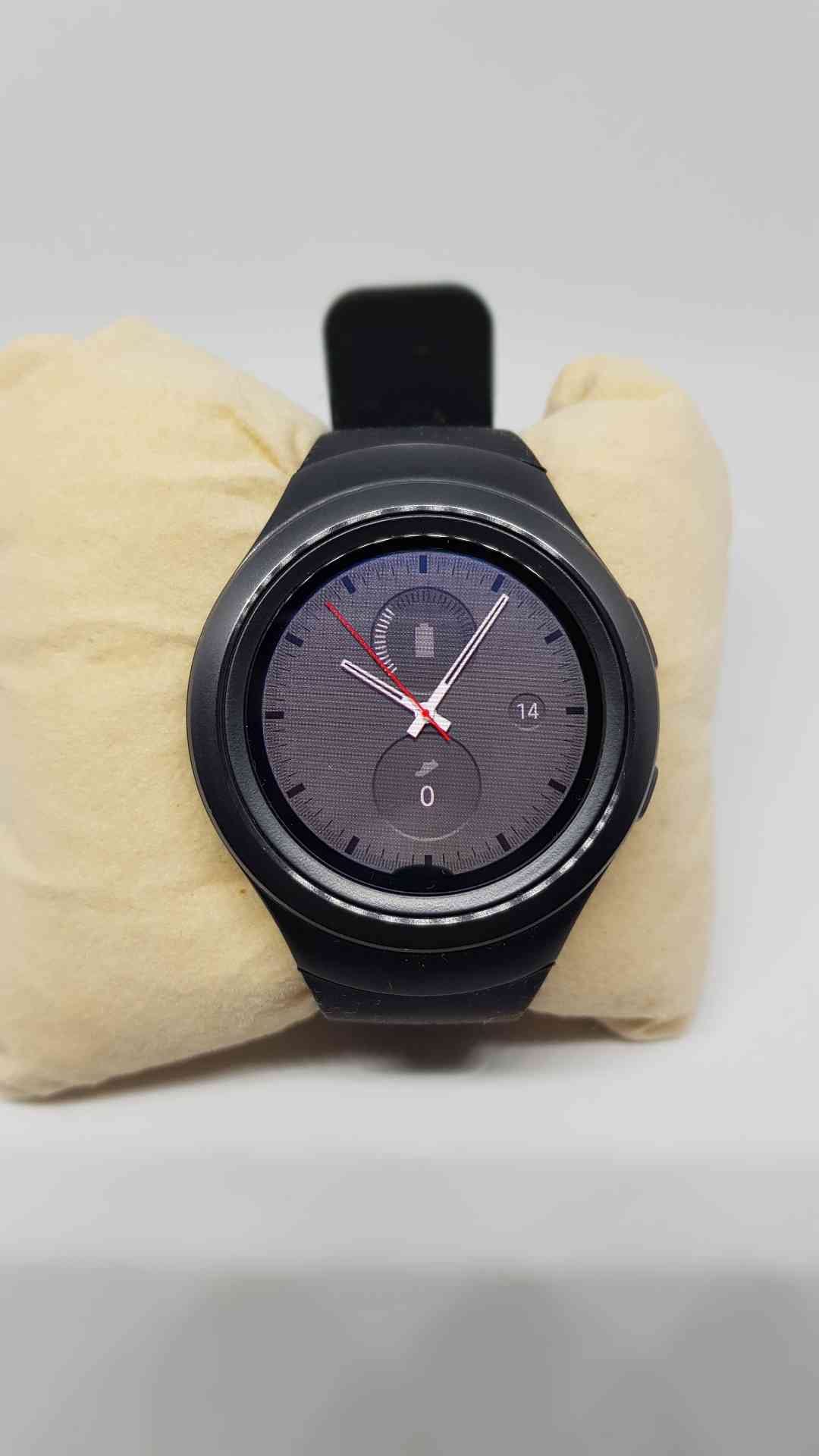 GEAR S2 SPORT WITH LOUD SPEAKERمع سماعه خارجية للتحدث مكالمات والتنبيهات
لا تنسَ أنك شاهدت هذا الإعلان في عنكبوت...