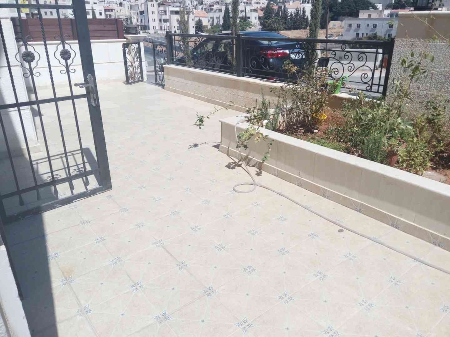 شقة للبيع فاخرة جديدة عصرية ارضية ديرغبار 240م نرسات وحديقة 180م
لا تنسَ أنك شاهدت هذا الإعلان في عنكبوت...