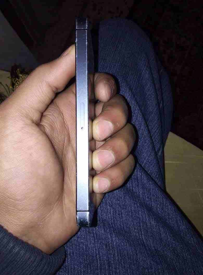 iPhone 5
لا تنسَ أنك شاهدت هذا الإعلان في عنكبوت
الجهاز 16قيقا
معو الشاحن بس
طبعاً موضح بالصور...