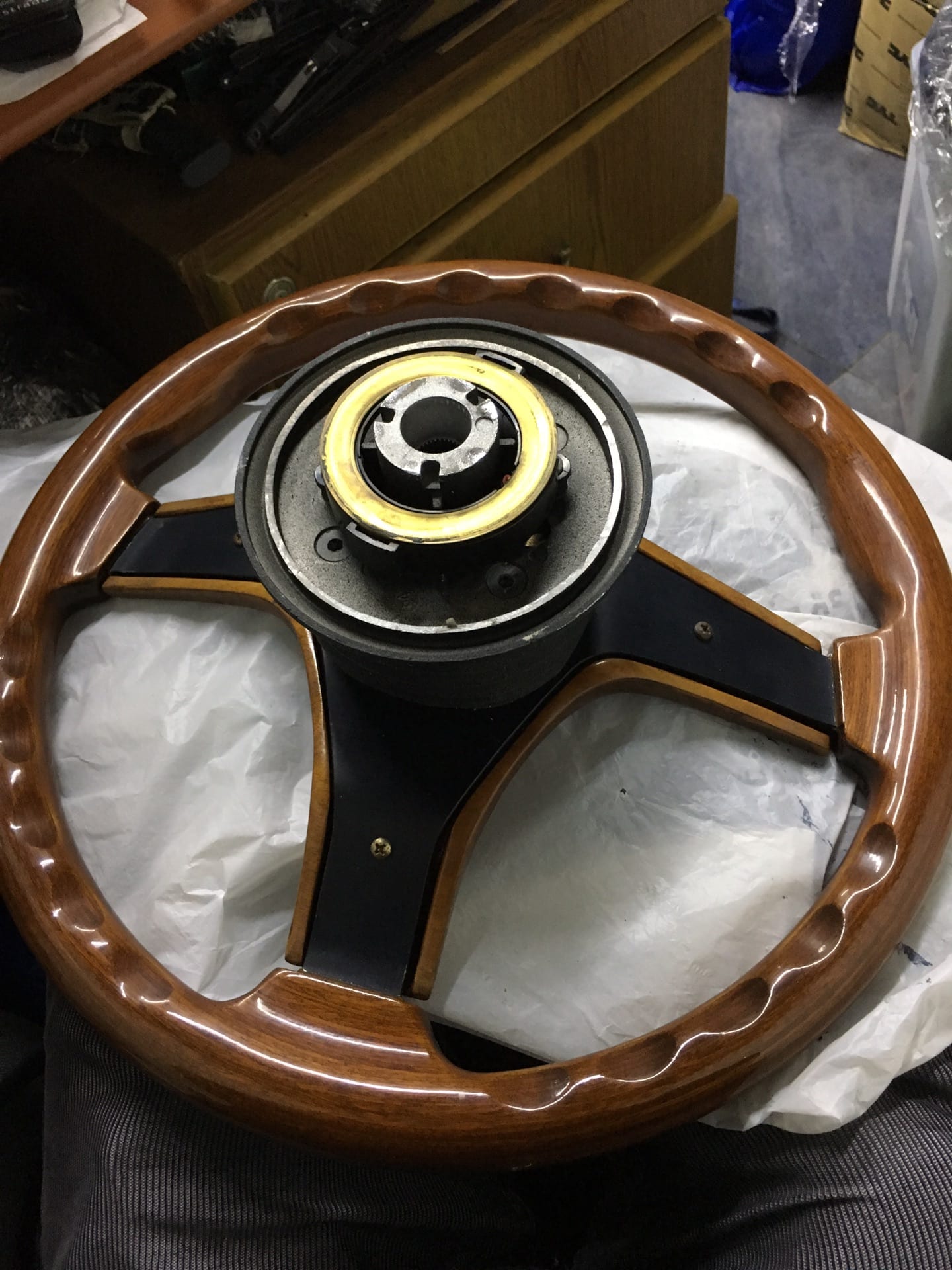 ستيرنج ناردي Nardi ايطالي أصلي خشب جوز أصلي وكالة مع بوكس أصلي
لا تنسَ أنك شاهدت هذا الإعلان في عنكبوت...