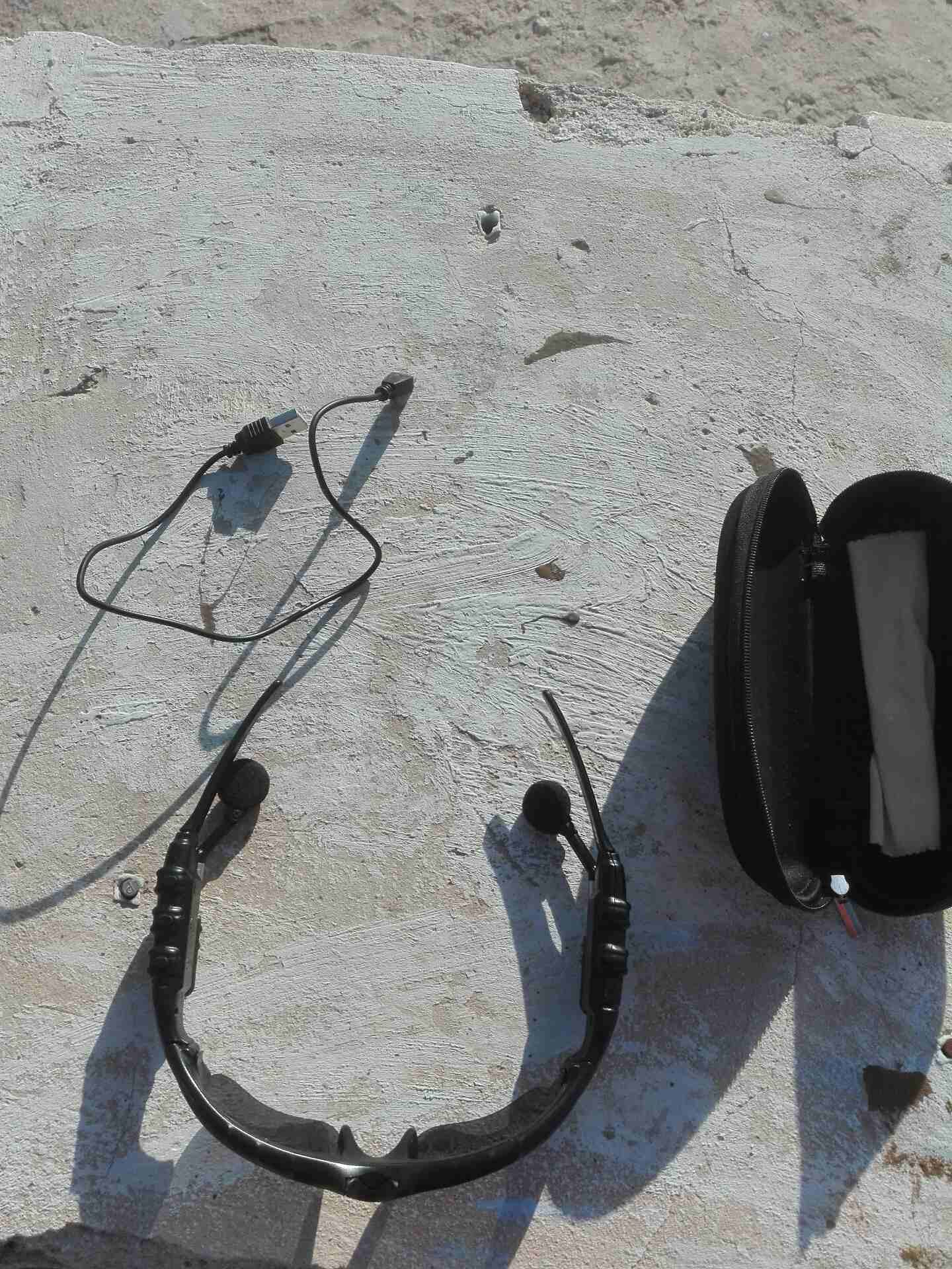 نظارة بلوتوث للقياده الامنه
لا تنسَ أنك شاهدت هذا الإعلان في عنكبوت
نظارة مع سماعتين بلوتوث للقيا...