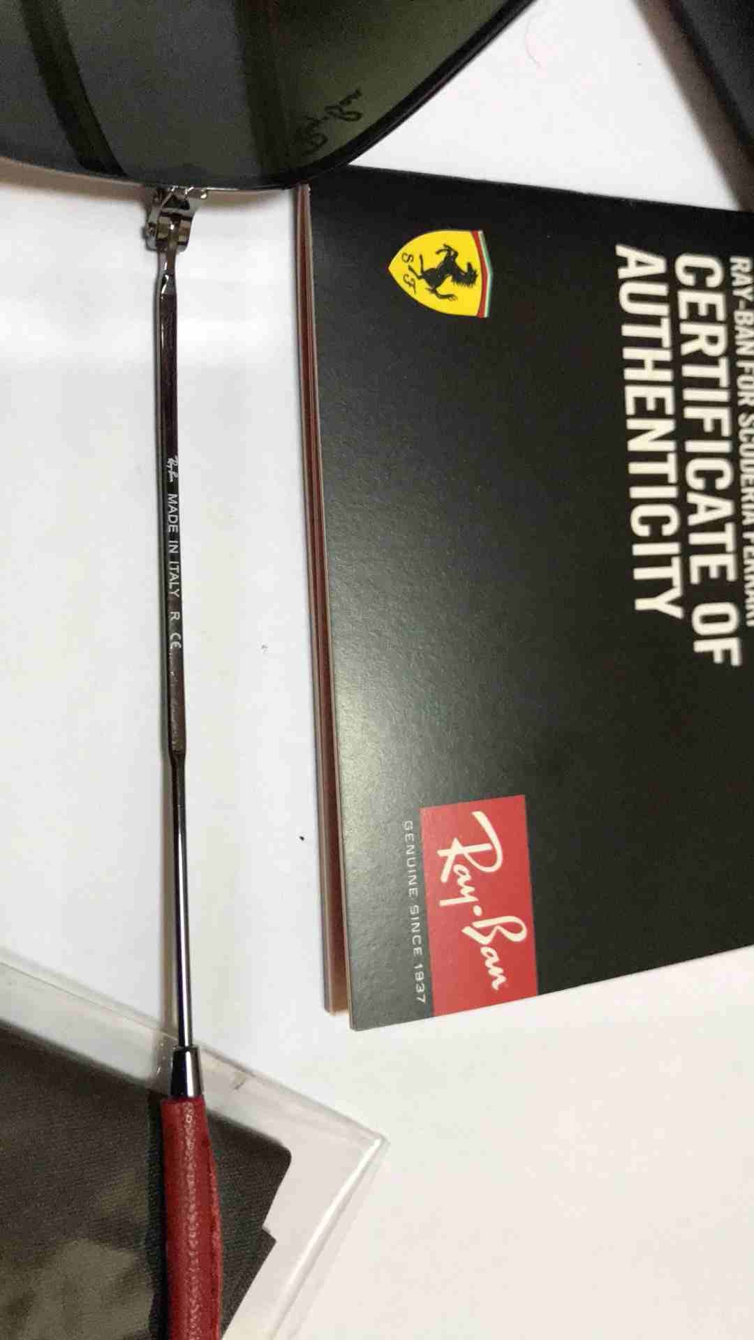 ريبان من سكوديريا فيراري Rayban for Scuderia Ferrari
لا تنسَ أنك شاهدت هذا الإعلان في عنكبوت
Rayb...