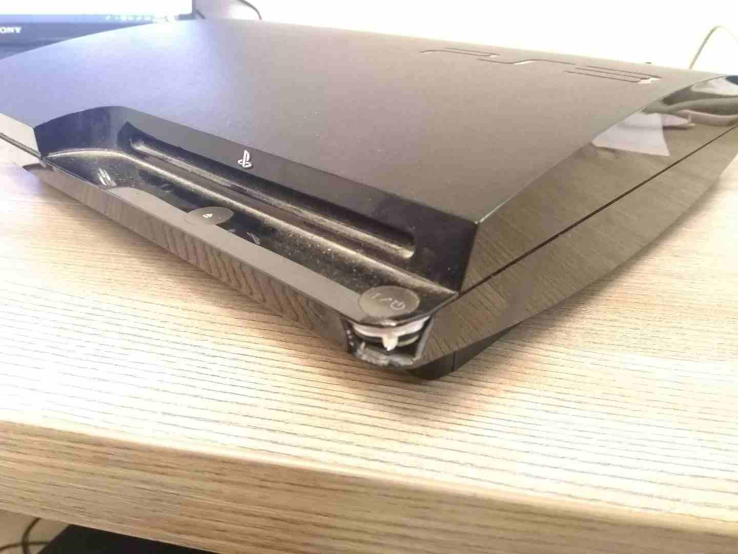 SONY PS-3 سوني مع عدة العاب
لا تنسَ أنك شاهدت هذا الإعلان في عنكبوت
سوني PS3 كما هو موضح بالصورة...