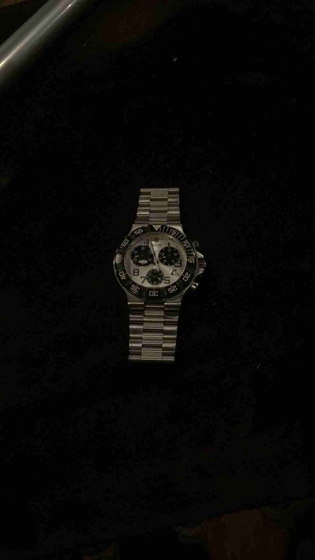 ساعة Swiss army كستك فضي
لا تنسَ أنك شاهدت هذا الإعلان في عنكبوت
ساعة Swiss army...