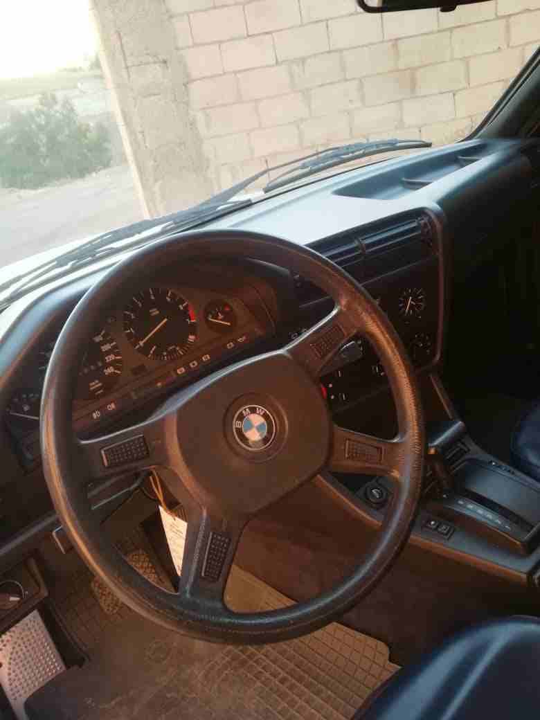 BMW 320 للبيع
لا تنسَ أنك شاهدت هذا الإعلان في عنكبوت
السيارة بحالة
دهان الوكالة -فل كامل ما عدا...