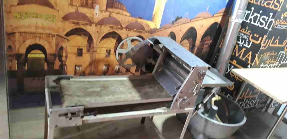 ادوات وعدة تحضير معجنات للبيع
لا تنسَ أنك شاهدت هذا الإعلان في عنكبوت
معدات محل معجمات للبيع وبسع...