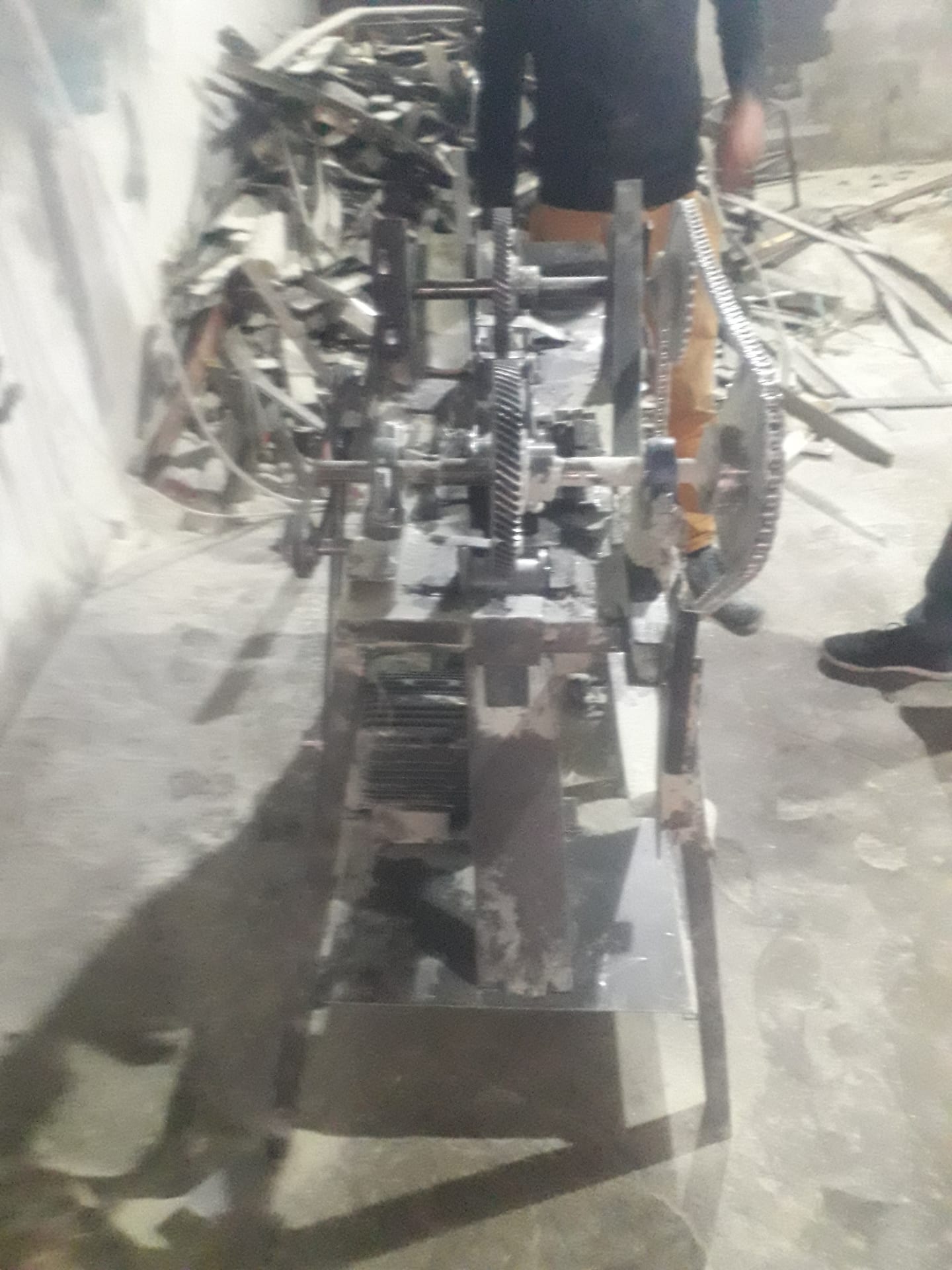 ماكينه تنظيف اباجور المونيوم
لا تنسَ أنك شاهدت هذا الإعلان في عنكبوت
2 ماطور واحد 3 فاز...