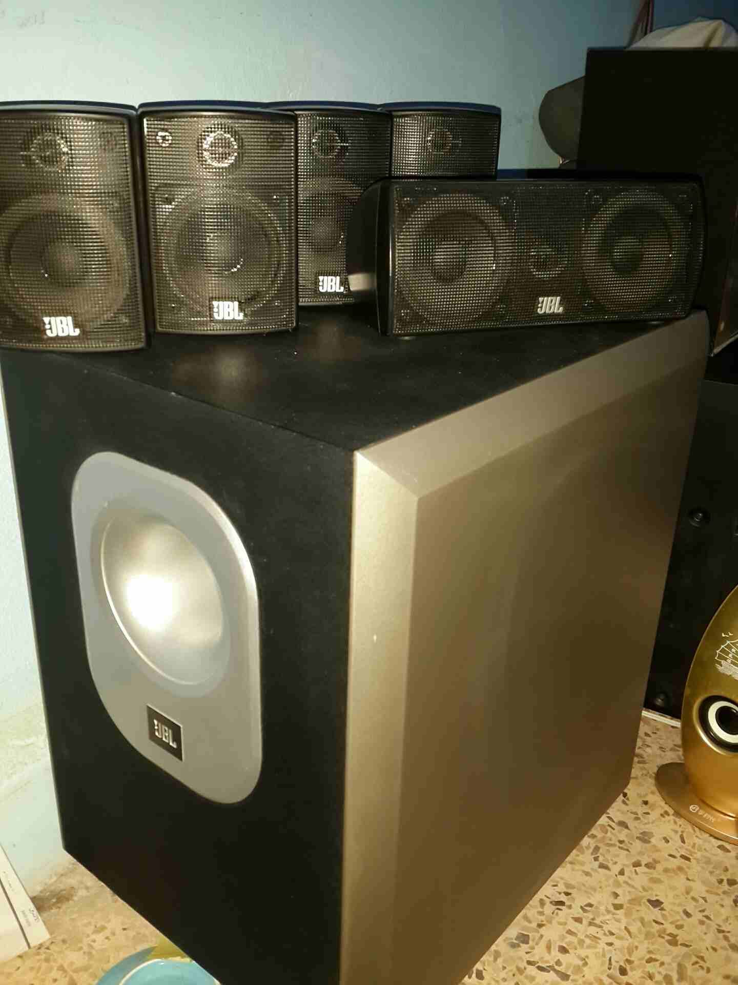 مسرح منزلي 5.1Harman kardon مع 5 سماعات JBL مع صب jbl 200w مع ريموت
لا تنسَ أنك شاهدت هذا الإعلان في عنكبوت...