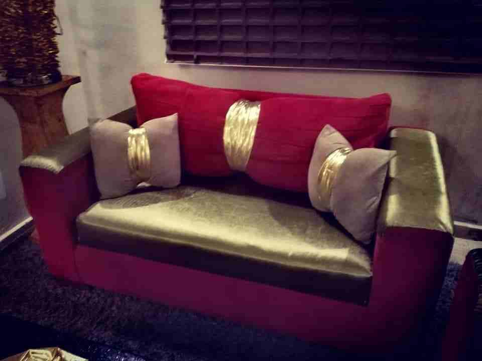 طقم كنب تركي راقي جدا وجميل مفصل تفصيل خشب سويدي ثقيل مع طاولة وسط لاصحاب الذوق
لا تنسَ أنك شاهدت هذا الإعلان في عنكبوت...