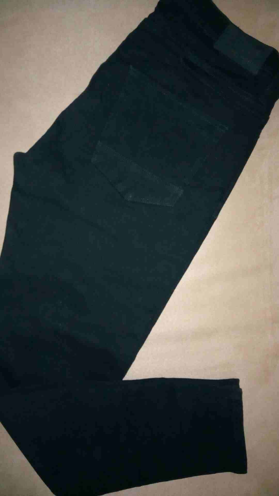 جينزات diesel , zara , boss ,pull&bear , wrangler , massimo dutti , celio
لا تنسَ أنك شاهدت هذا الإعلان في عنكبوت...