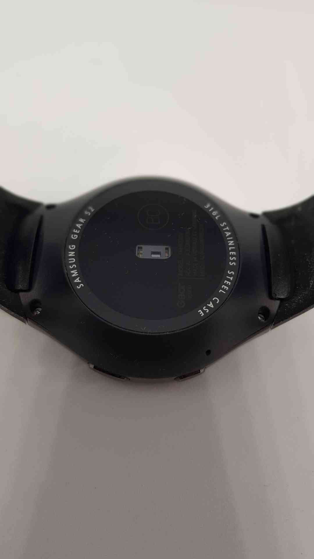 GEAR S2 SPORT WITH LOUD SPEAKERمع سماعه خارجية للتحدث مكالمات والتنبيهات
لا تنسَ أنك شاهدت هذا الإعلان في عنكبوت...