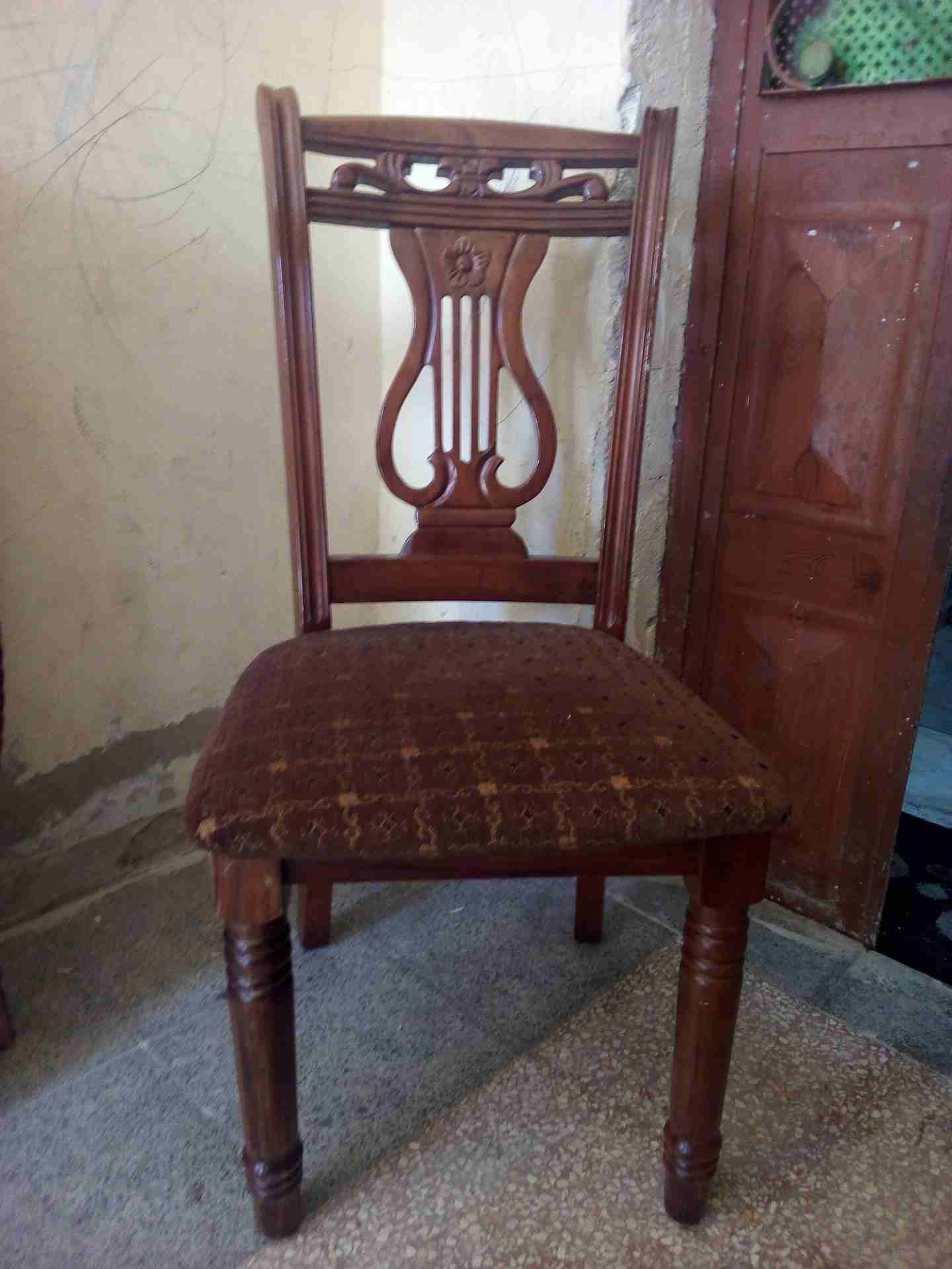 طاوله سفره مع أربع كراسي خشب ثقيييل
لا تنسَ أنك شاهدت هذا الإعلان في عنكبوت
خشب زان الأصلي للبيع...