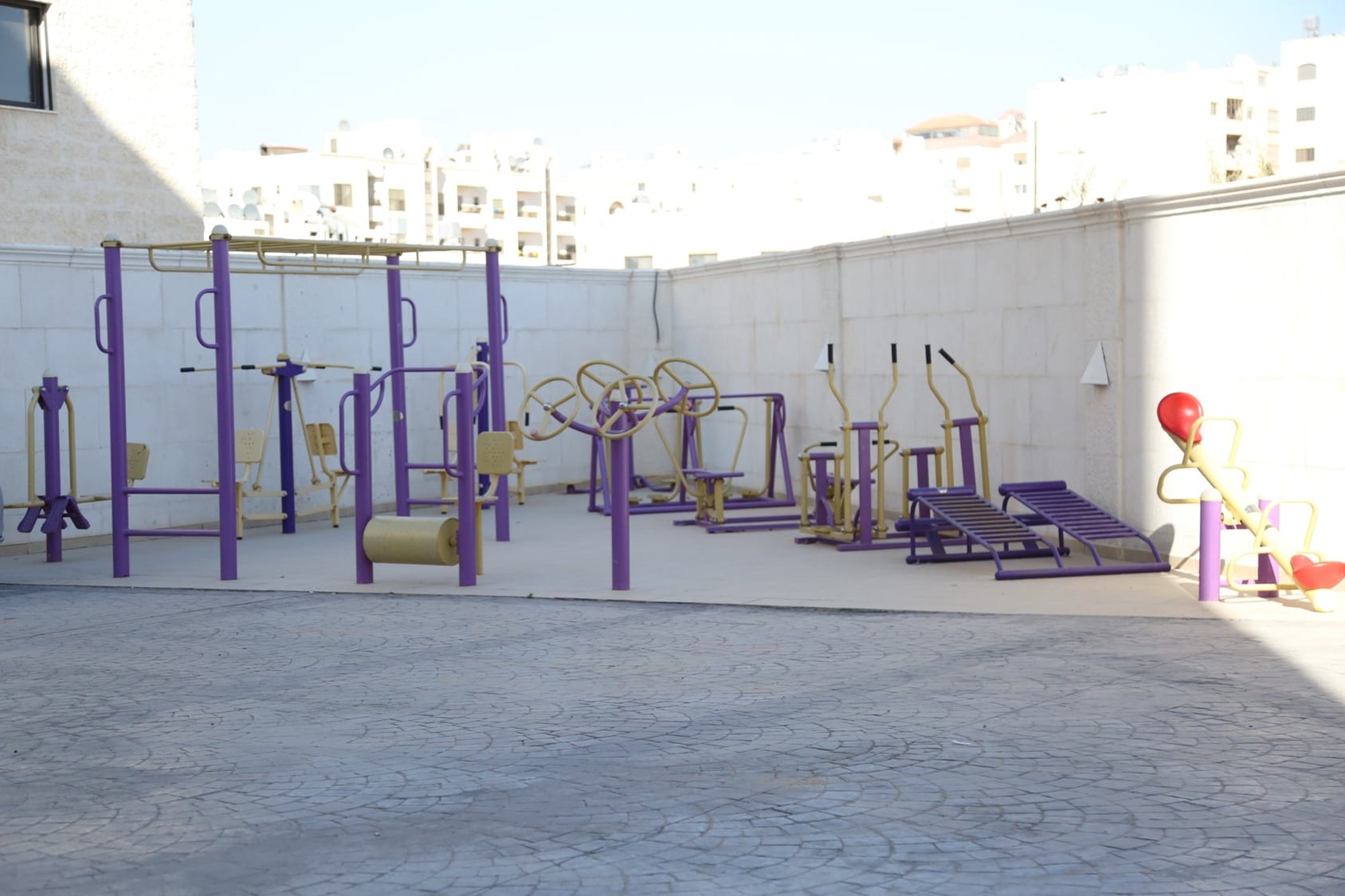 وسترن جيت لشقق BR 3 نوم المفروشه Furnished Apt بدير غبار عمانWestern Gate Compound
لا تنسَ أنك شاهدت هذا الإعلان في عنكبوت...